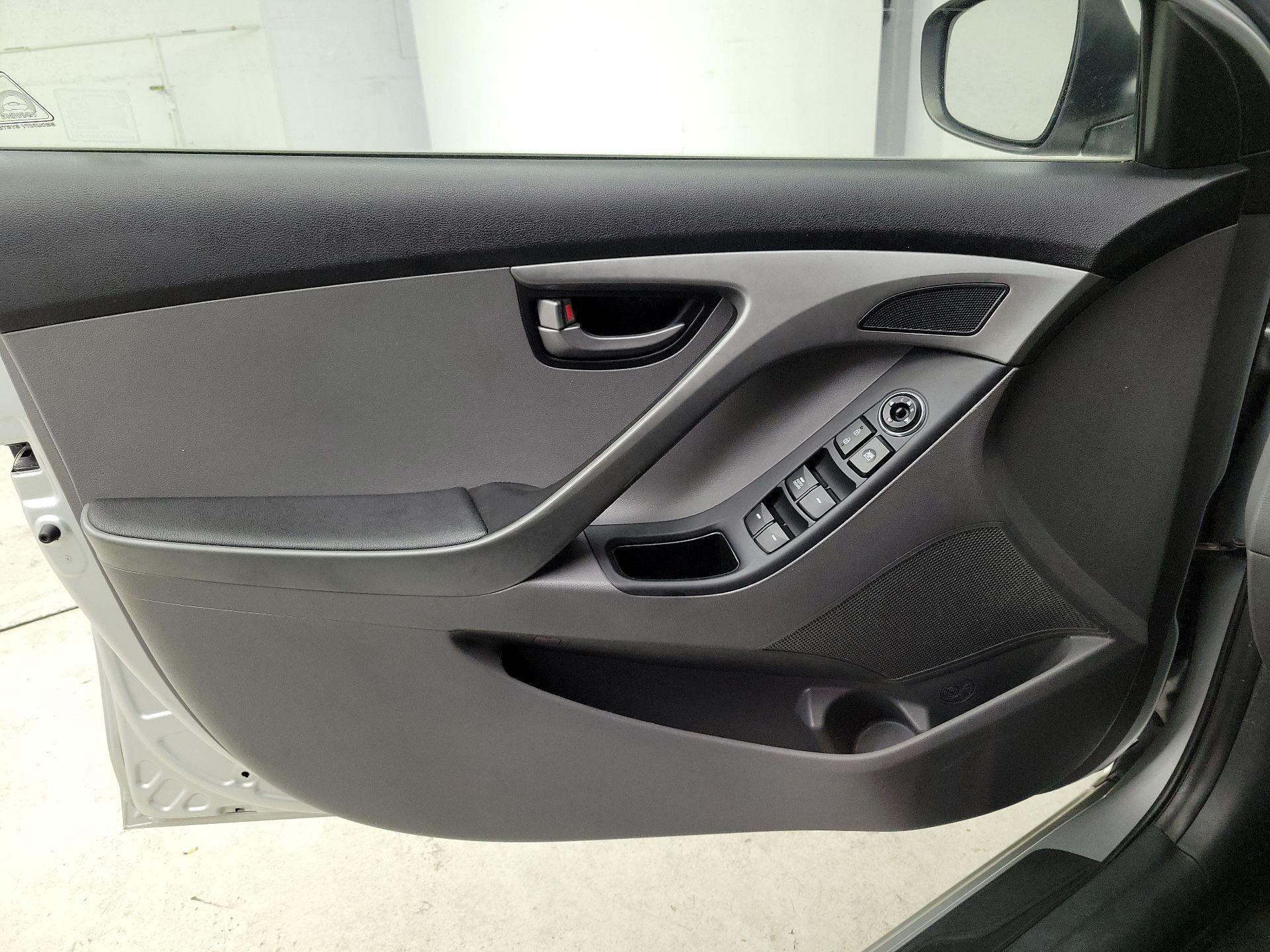 Thumbnail: 2016 Hyundai Elantra - 12