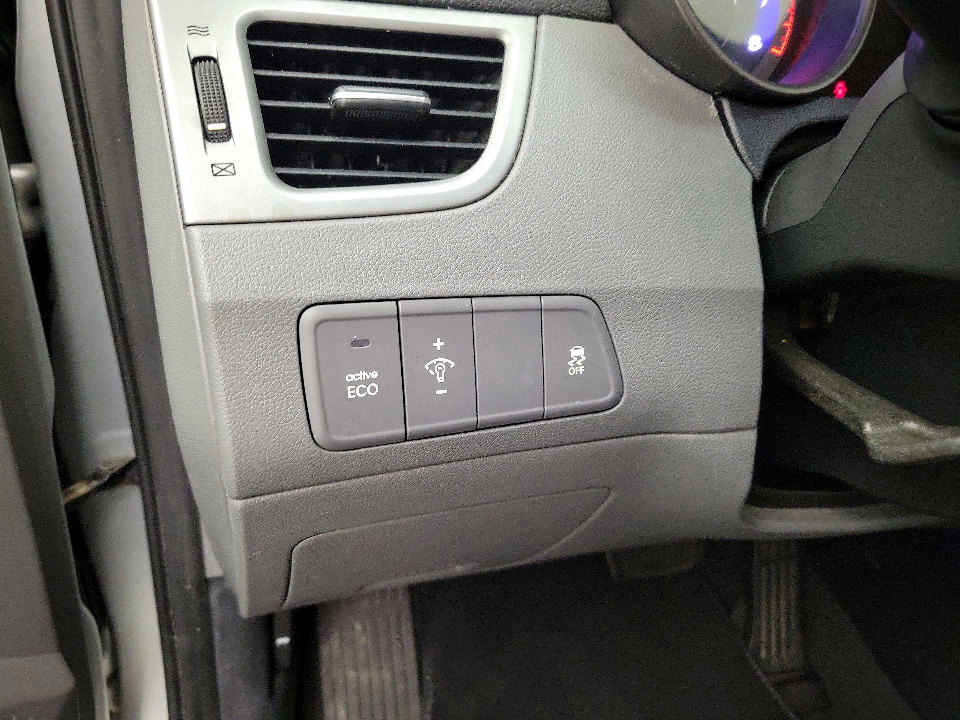 Thumbnail: 2016 Hyundai Elantra - 13