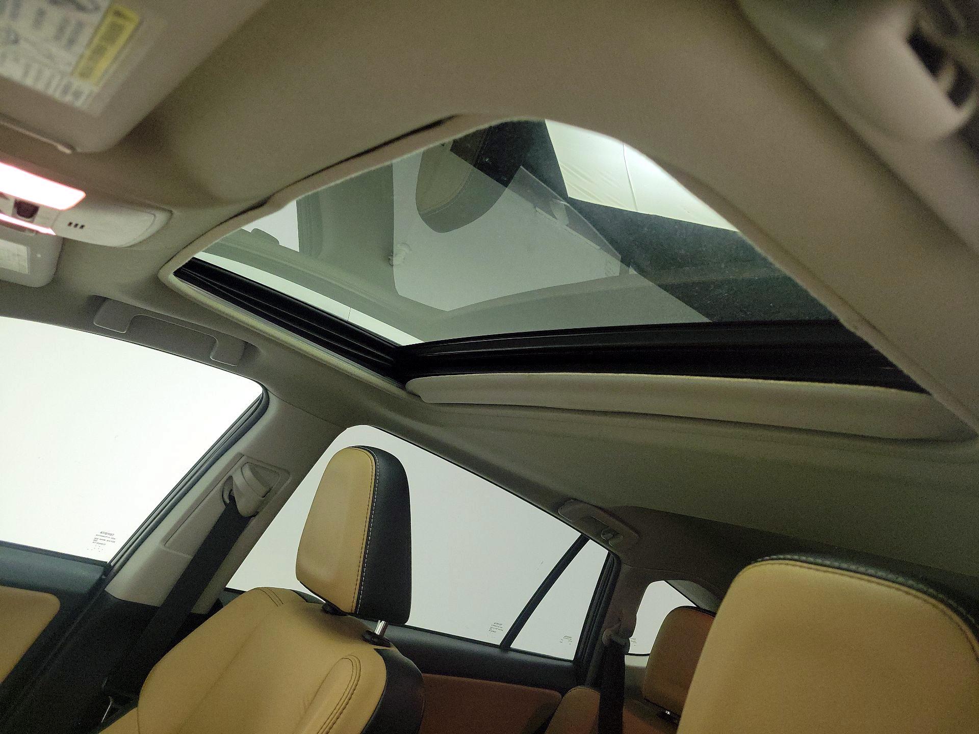 Thumbnail: 2016 Toyota RAV4 - 19