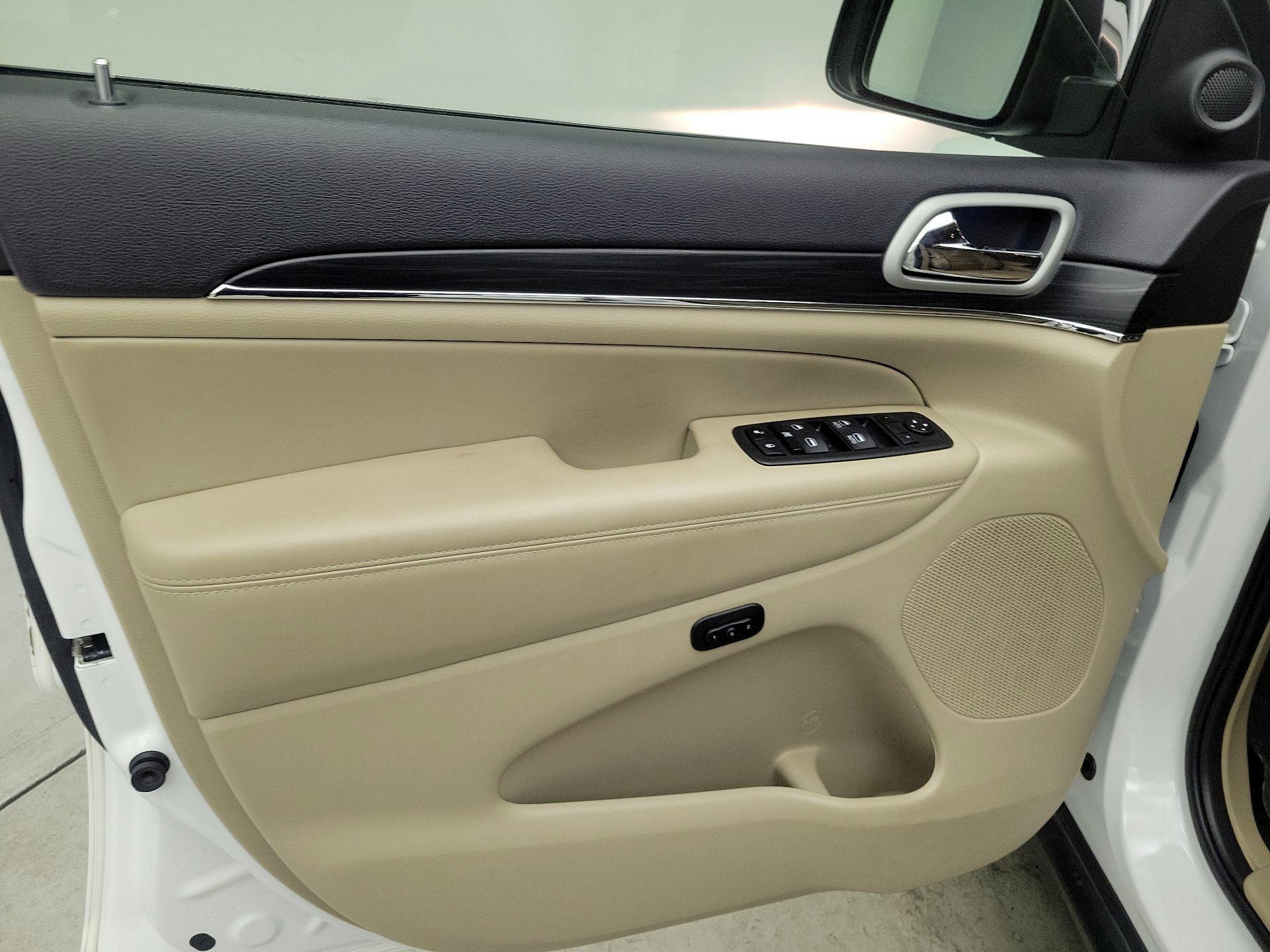 Thumbnail: 2021 Jeep Grand Cherokee - 12