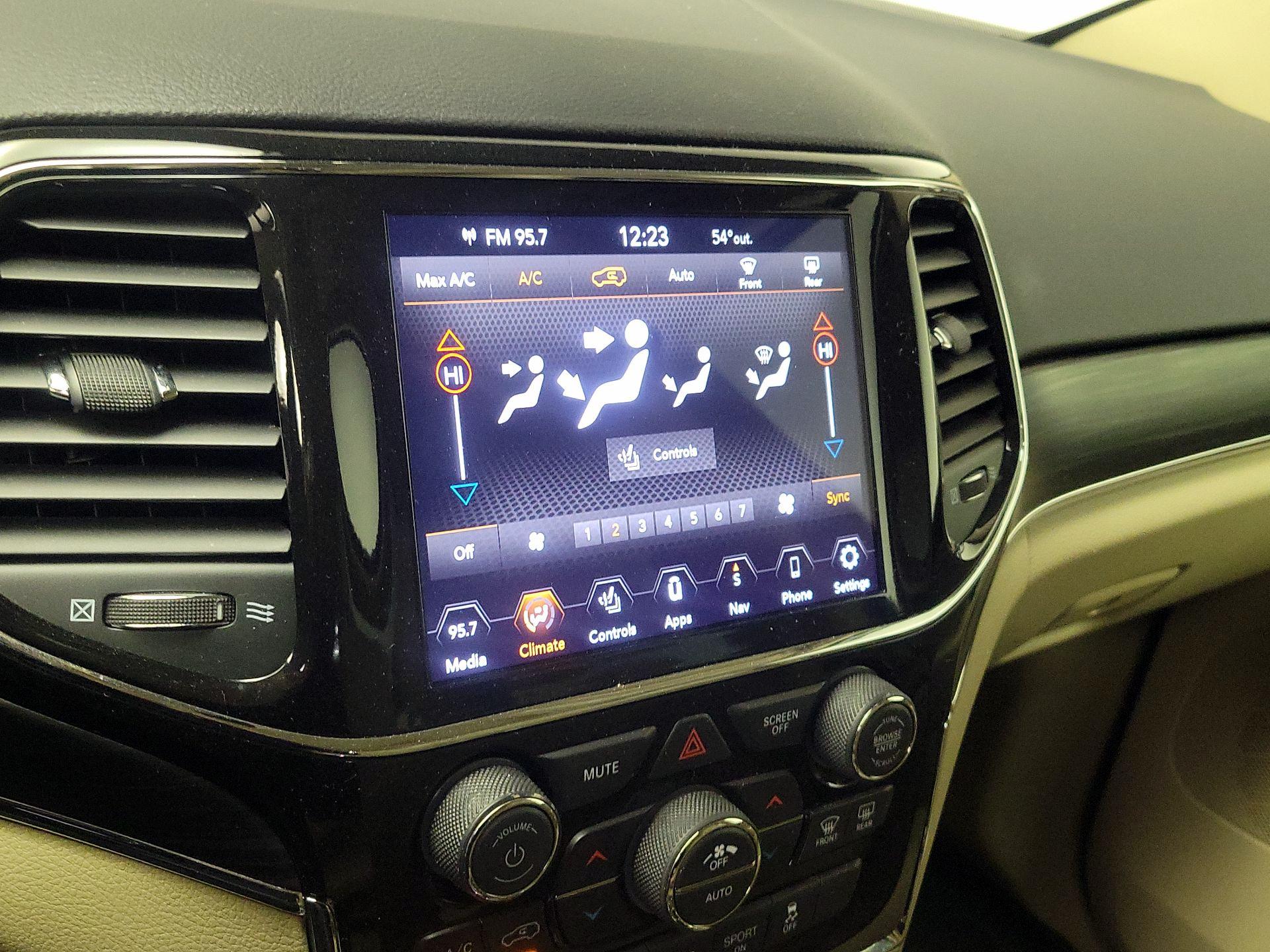 Thumbnail: 2021 Jeep Grand Cherokee - 16