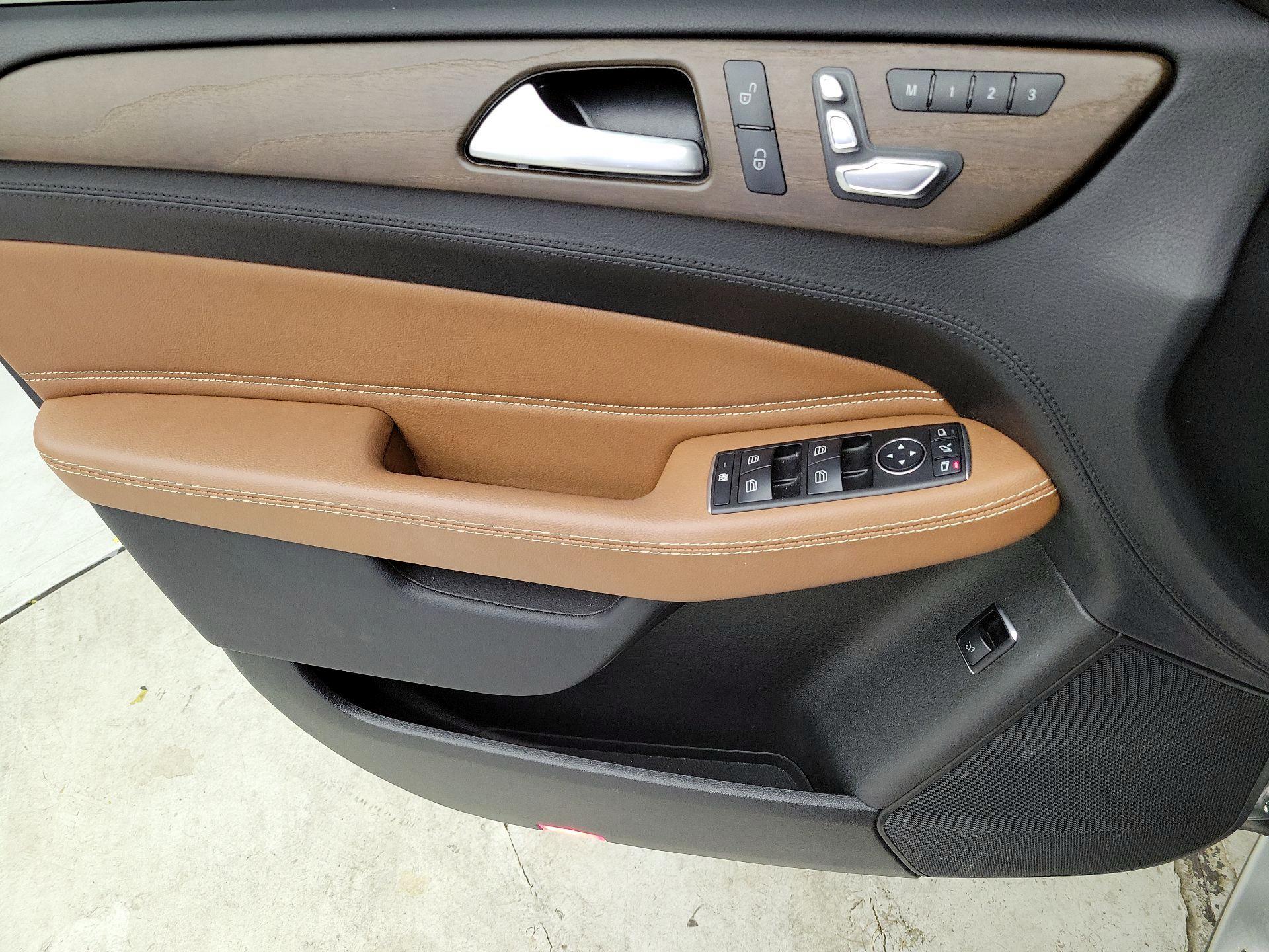 Thumbnail: 2017 Mercedes-Benz GLE - 12