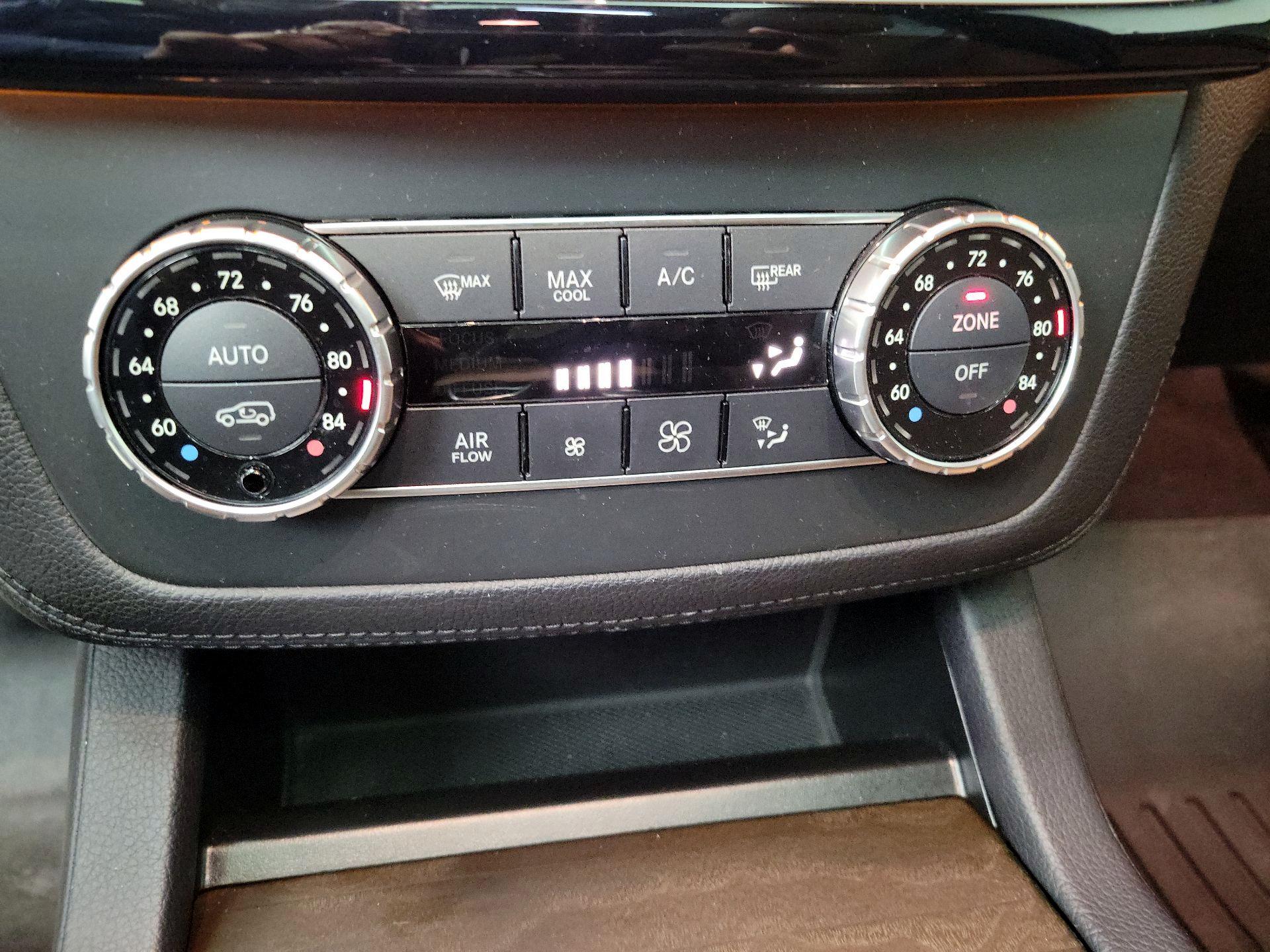 Thumbnail: 2017 Mercedes-Benz GLE - 17