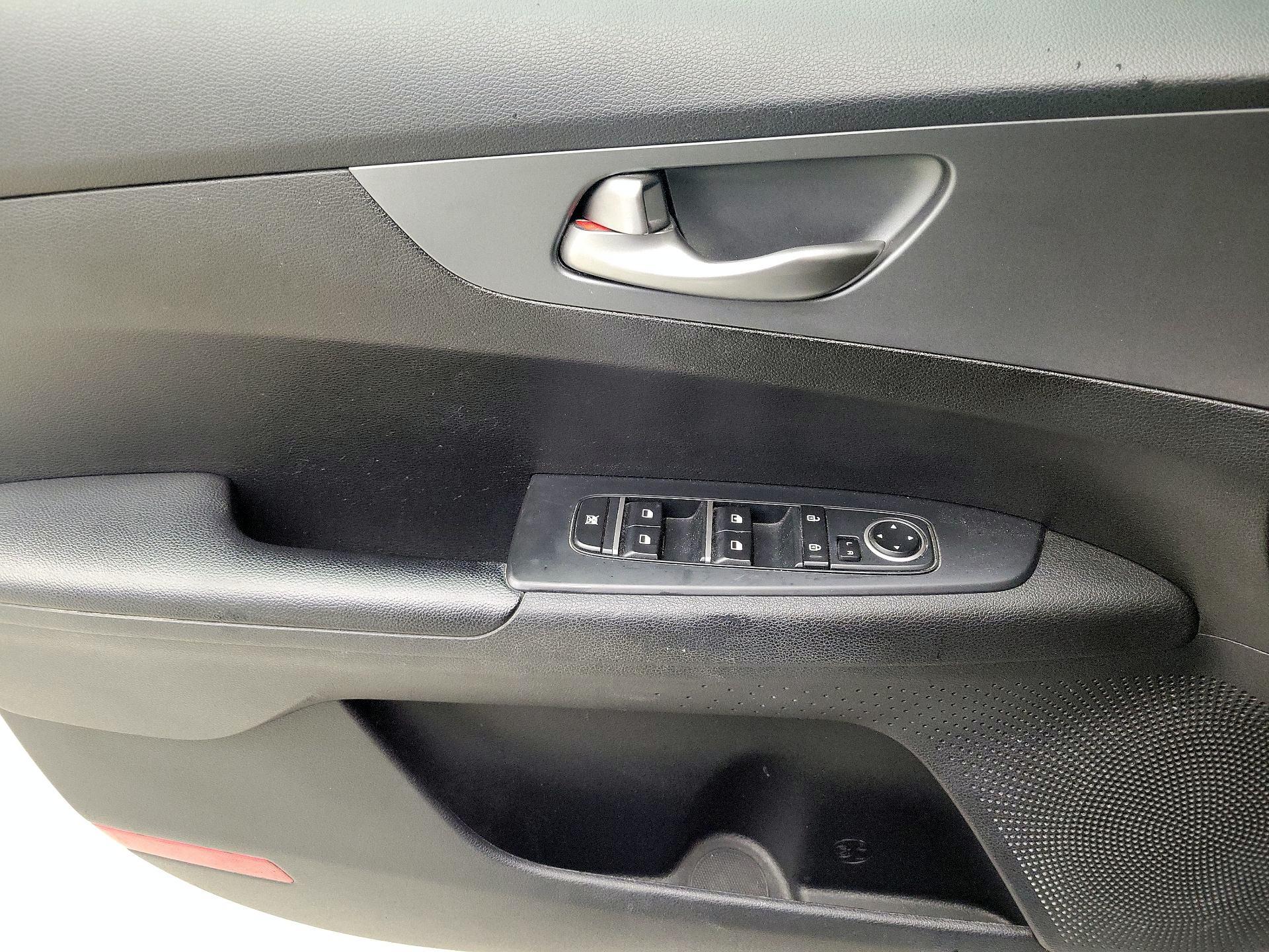 Thumbnail: 2021 Kia Forte - 12