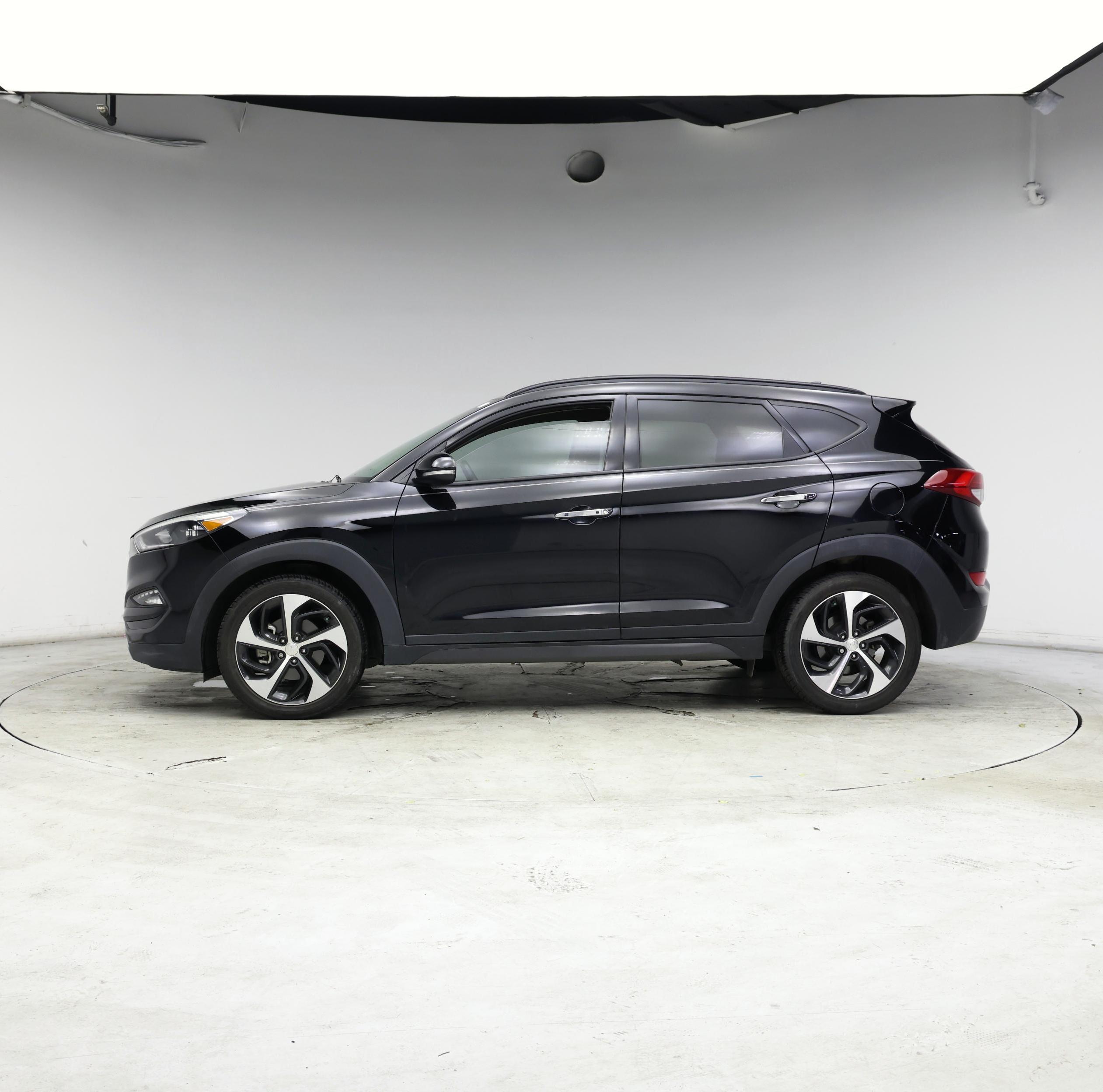 Thumbnail: 2016 Hyundai Tucson - 3