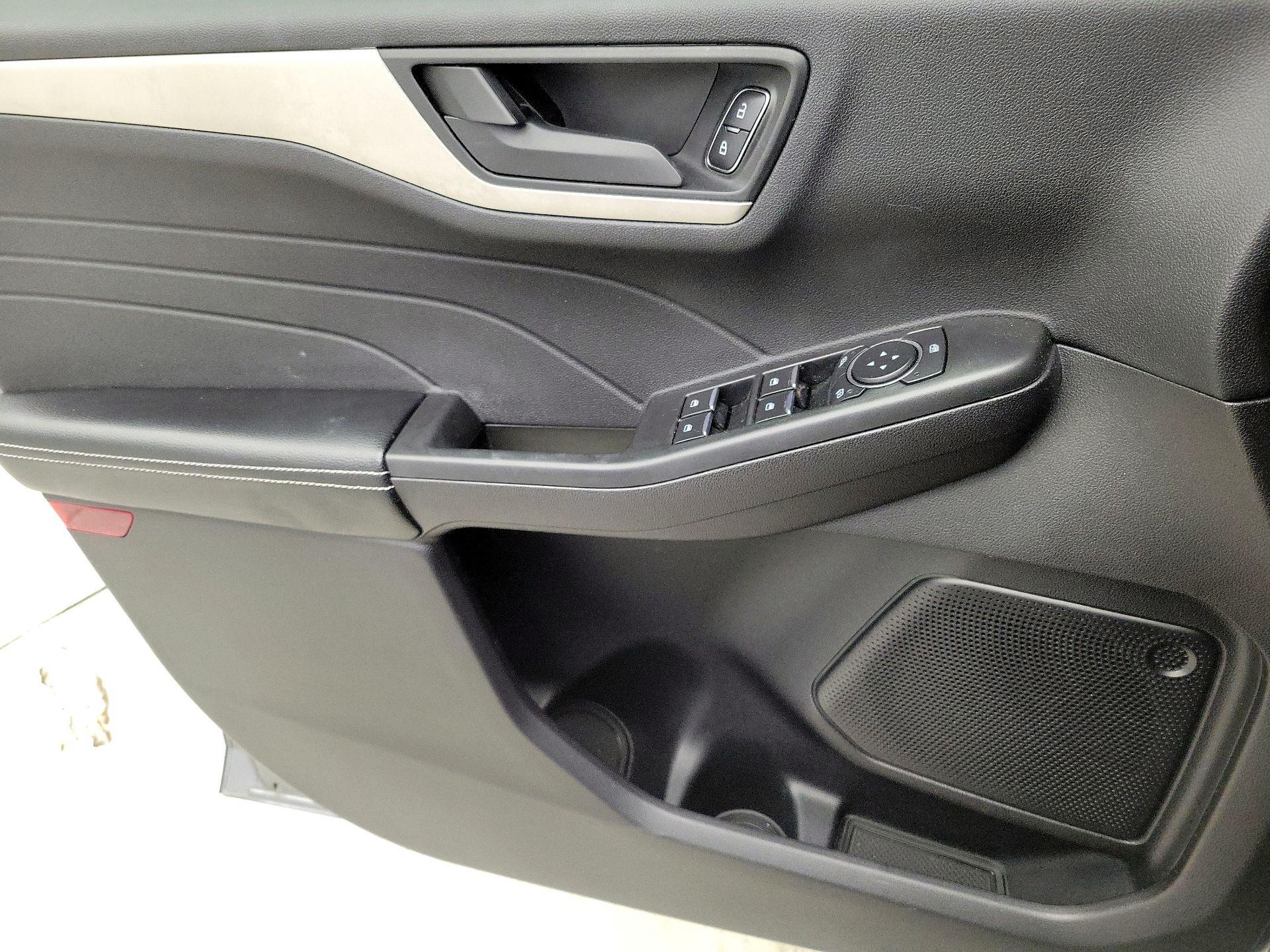 Thumbnail: 2022 Ford Escape - 12