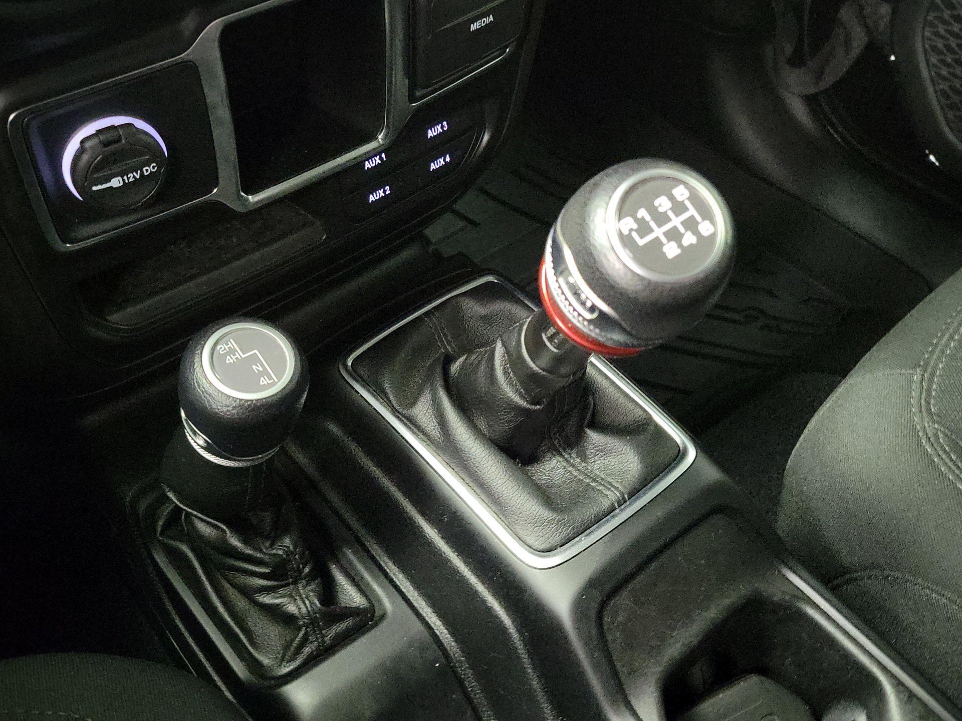 Thumbnail: 2022 Jeep Gladiator - 17