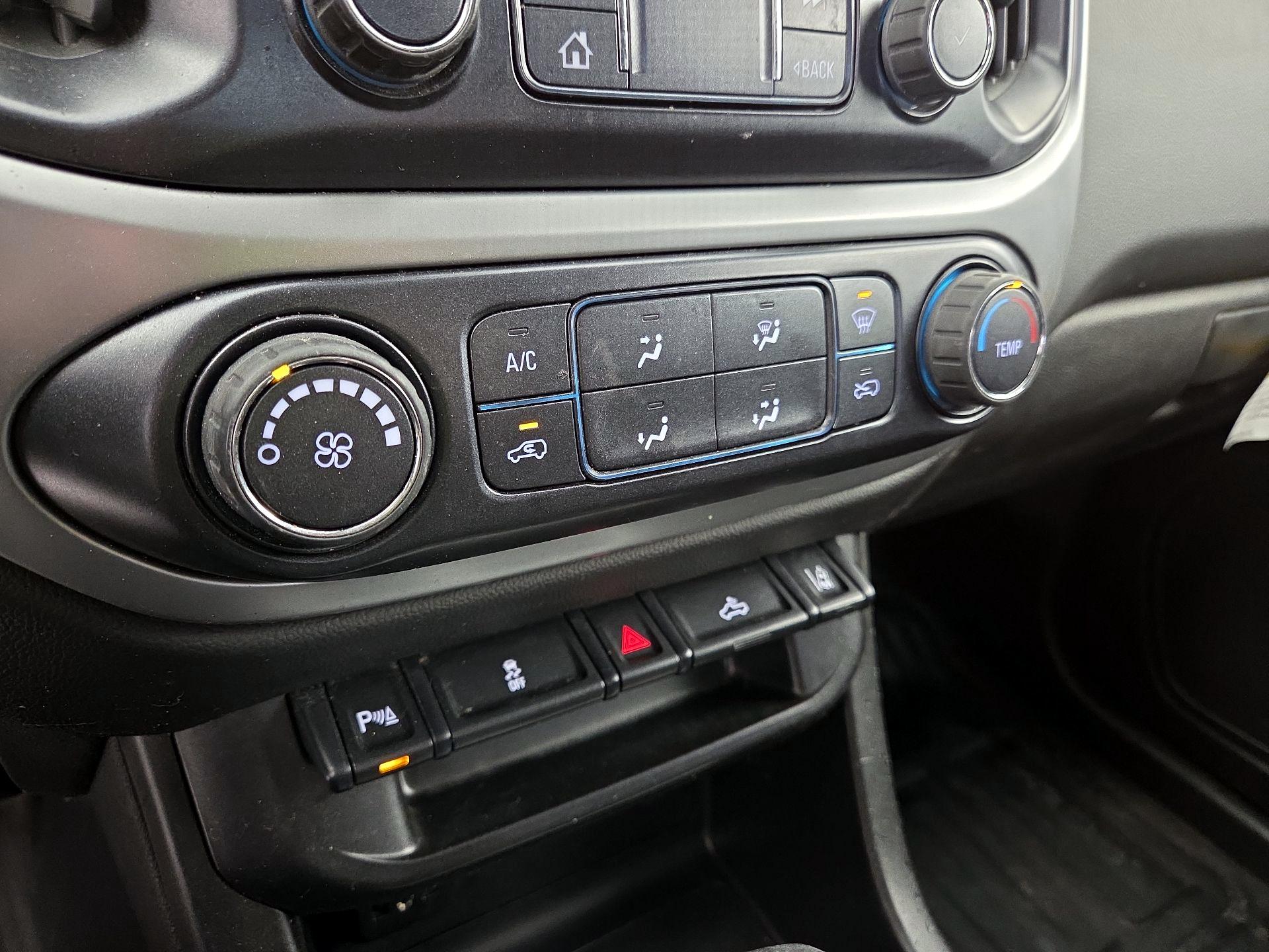 Thumbnail: 2022 Chevrolet Colorado - 16