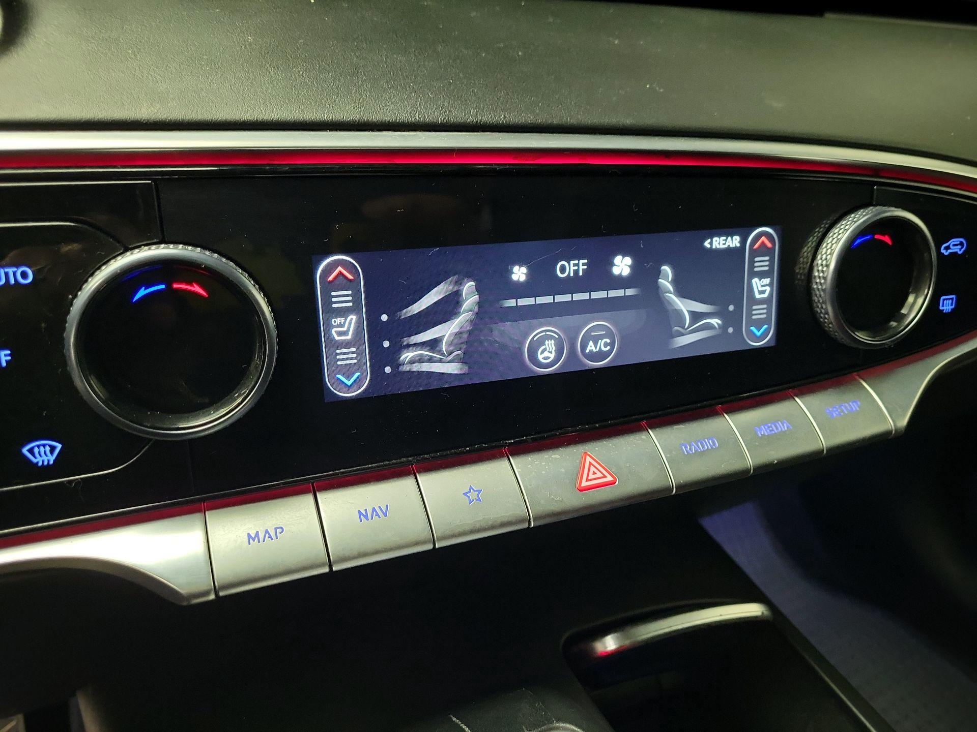 Thumbnail: 2025 Genesis GV70 - 17