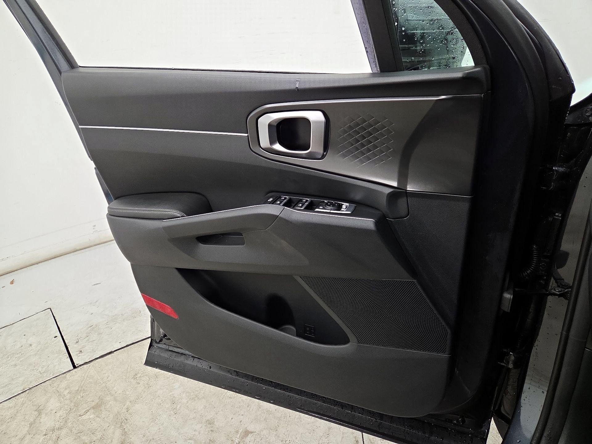 Thumbnail: 2023 Kia Sorento - 12