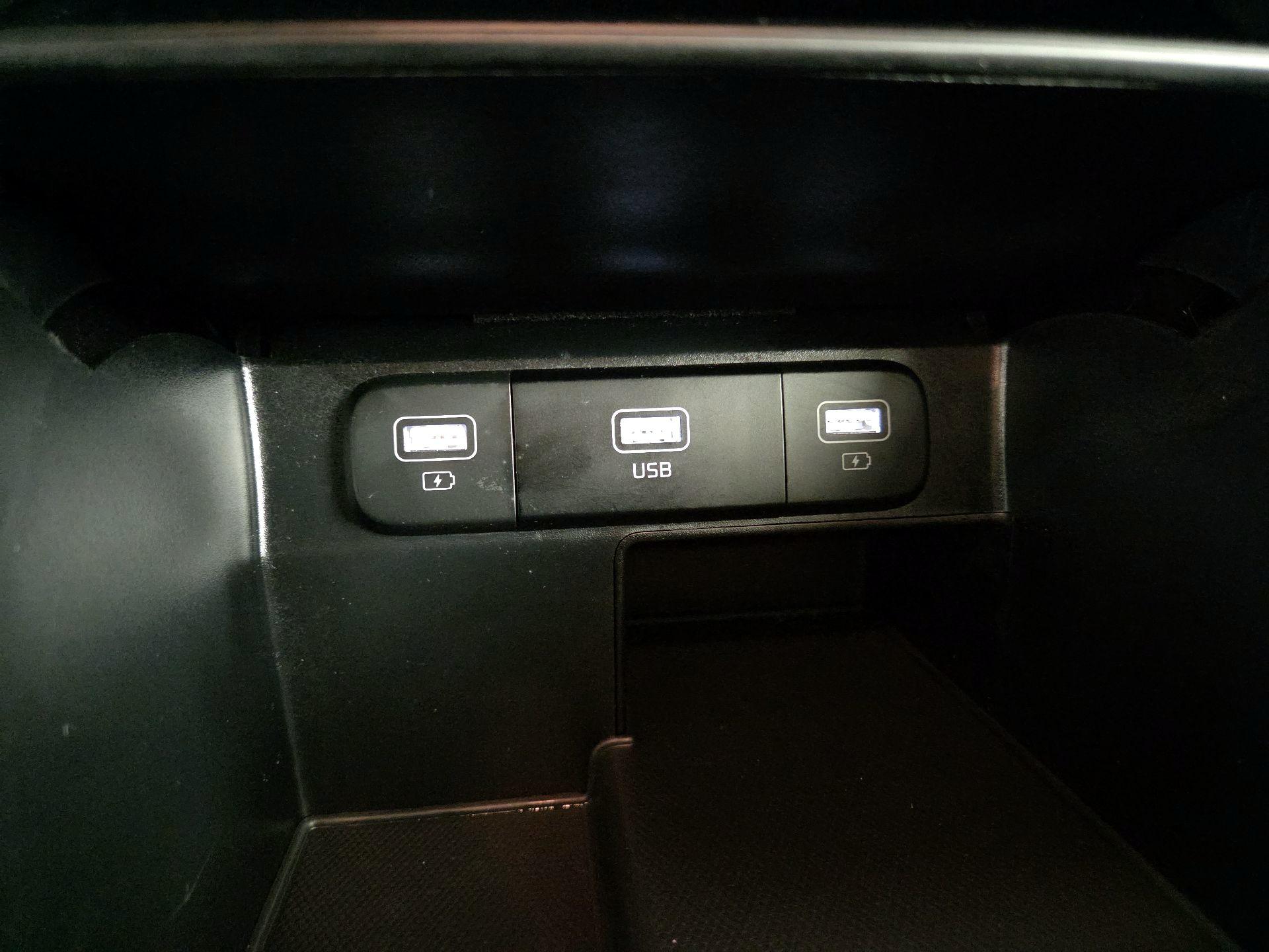 Thumbnail: 2023 Kia Sorento - 18