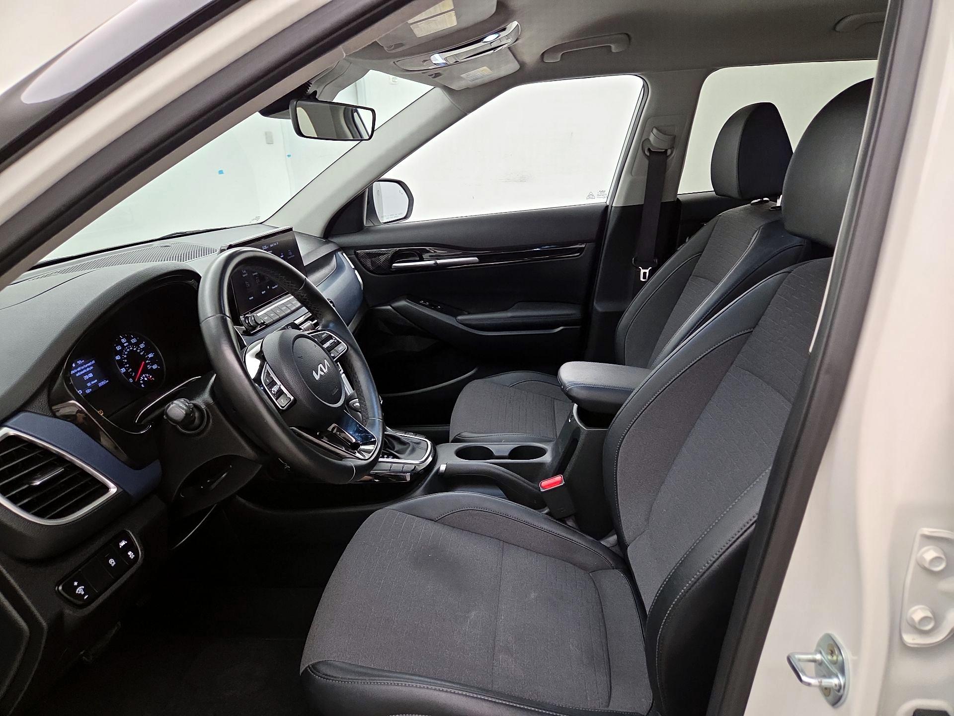 Thumbnail: 2023 Kia Seltos - 11