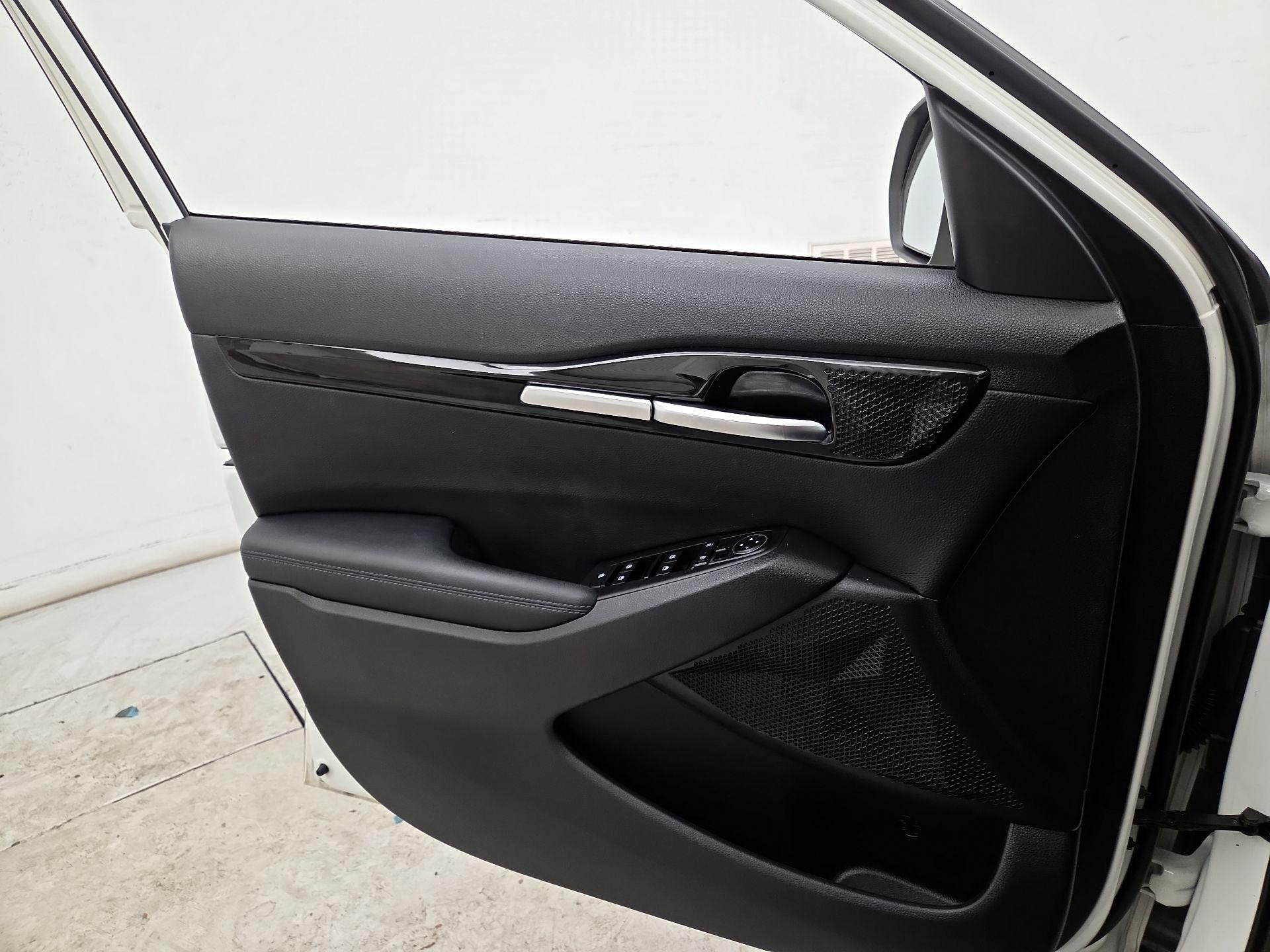 Thumbnail: 2023 Kia Seltos - 12