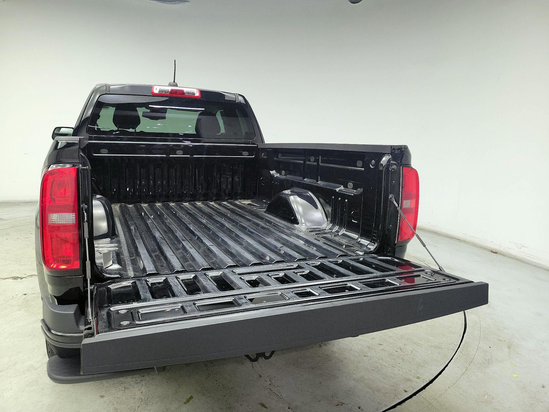 Thumbnail: 2022 Chevrolet Colorado - 20