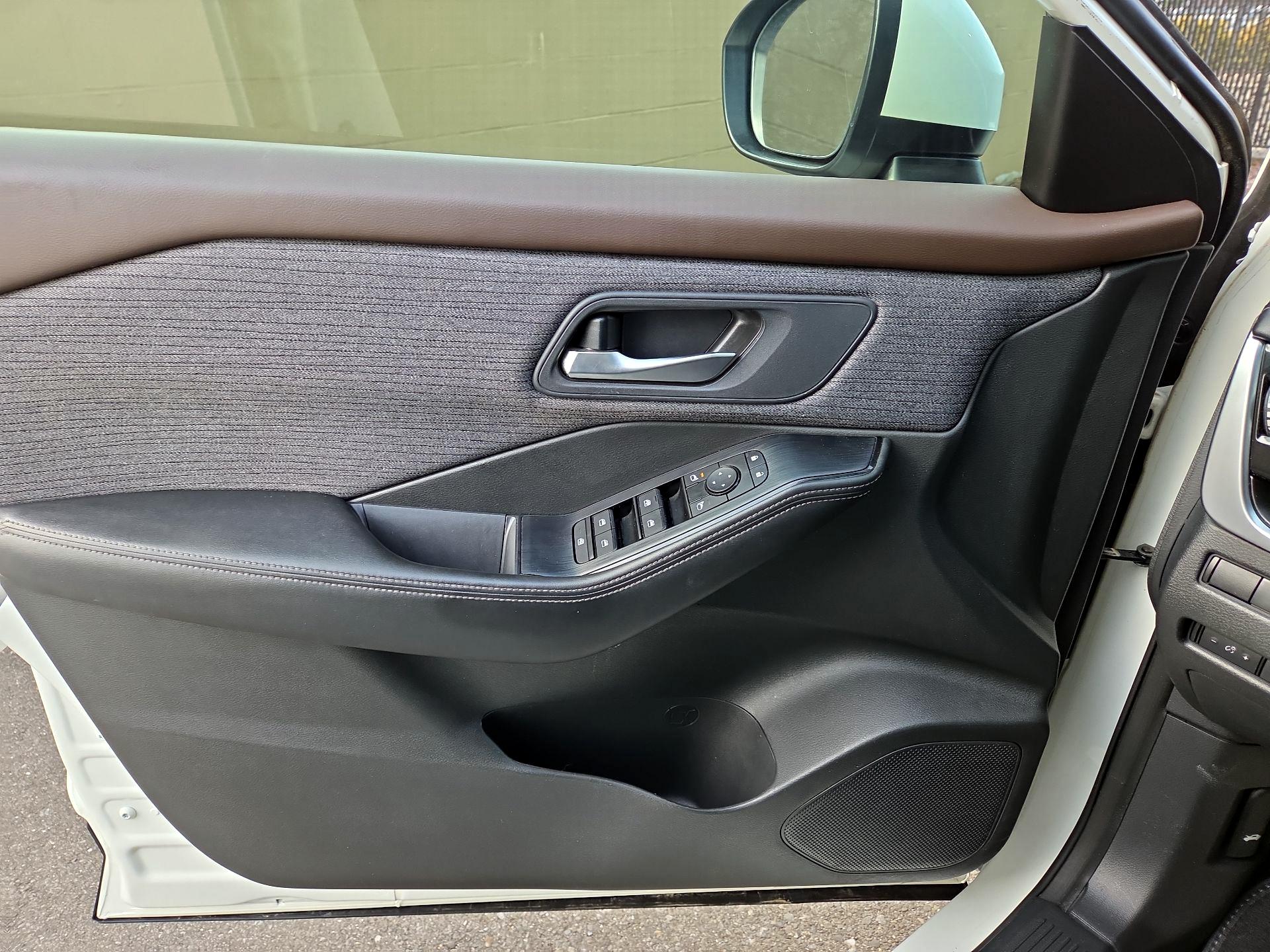 Thumbnail: 2023 Nissan Rogue - 10