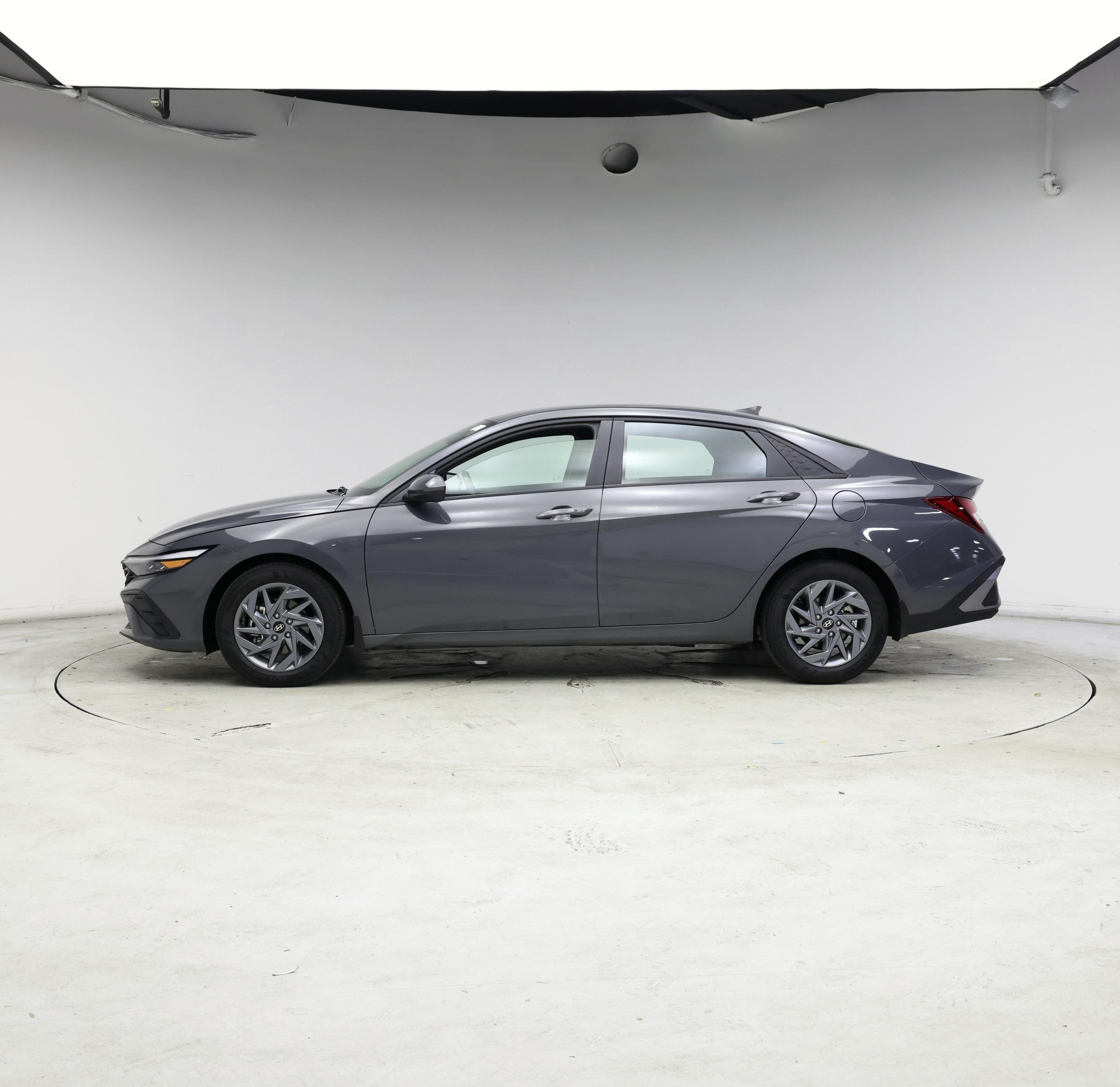 Thumbnail: 2024 Hyundai Elantra - 3