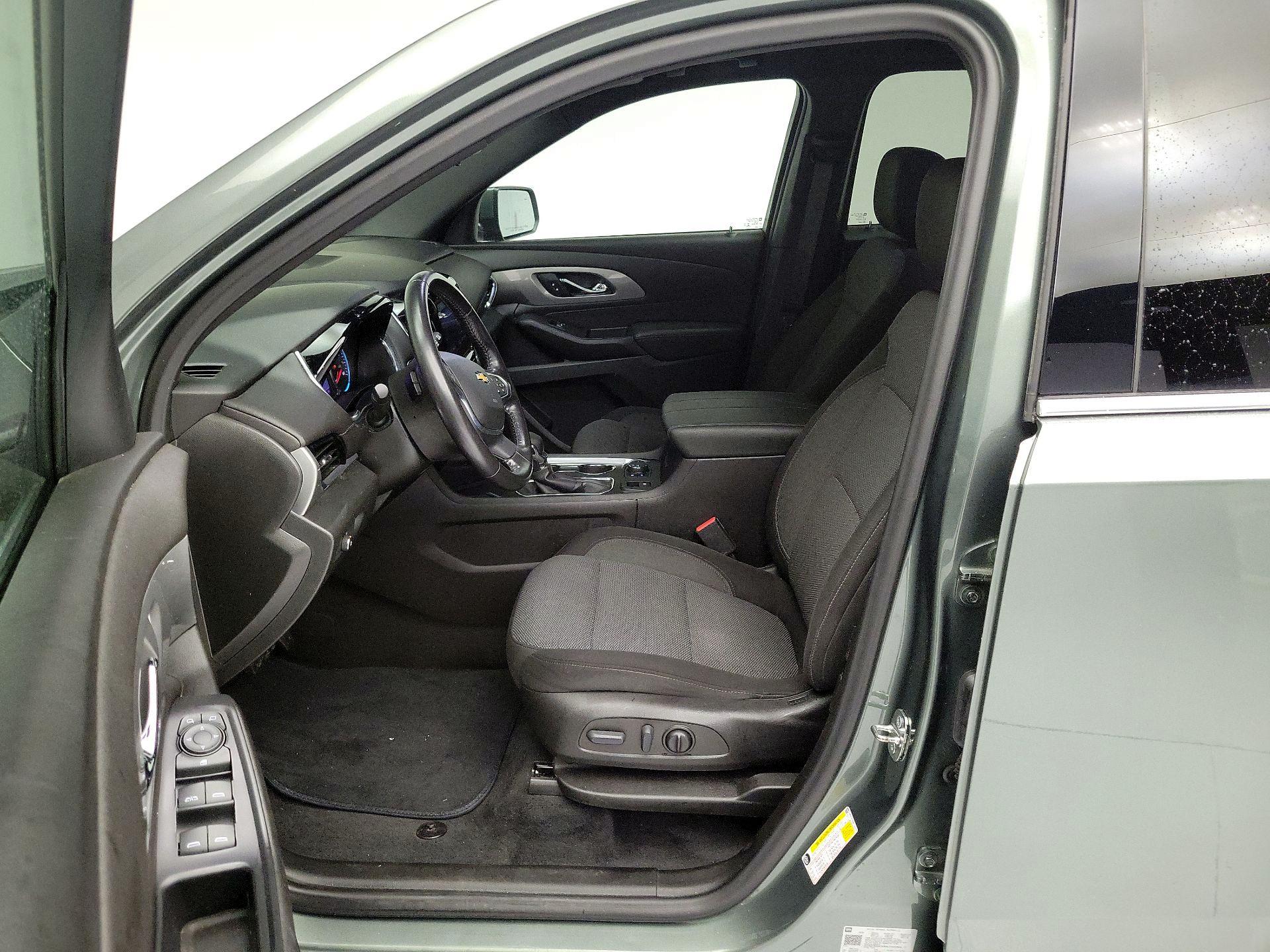 Thumbnail: 2022 Chevrolet Traverse - 11