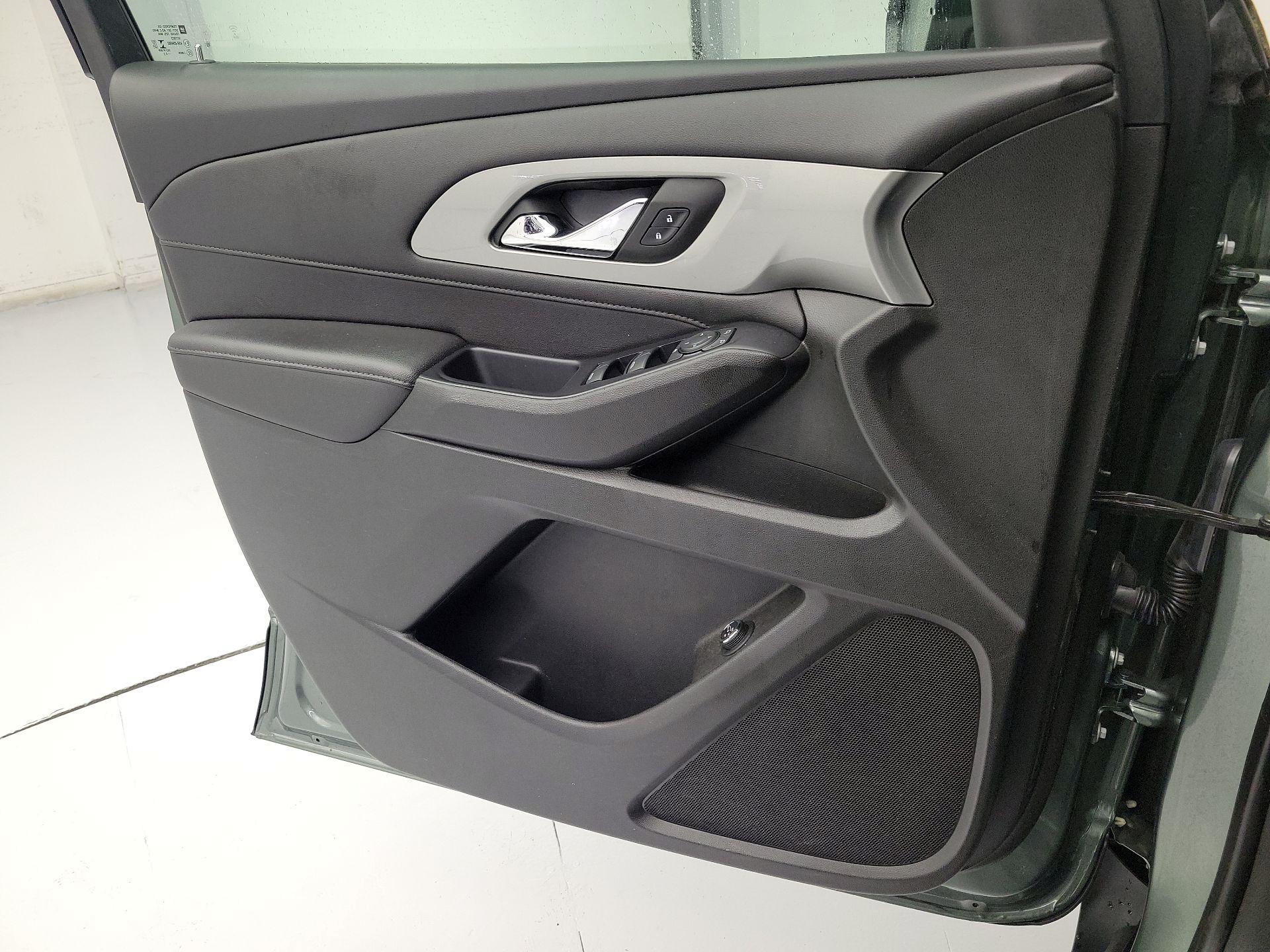 Thumbnail: 2022 Chevrolet Traverse - 12