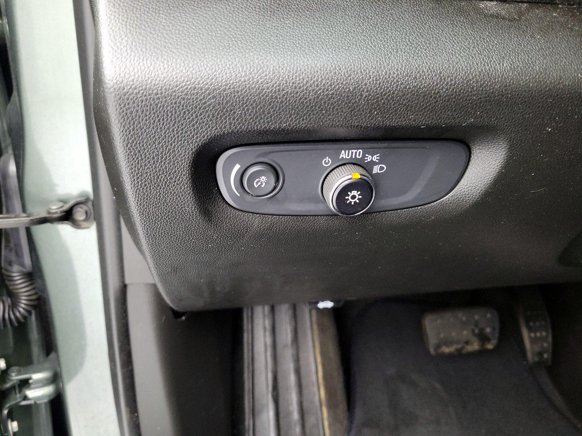 Thumbnail: 2022 Chevrolet Traverse - 13