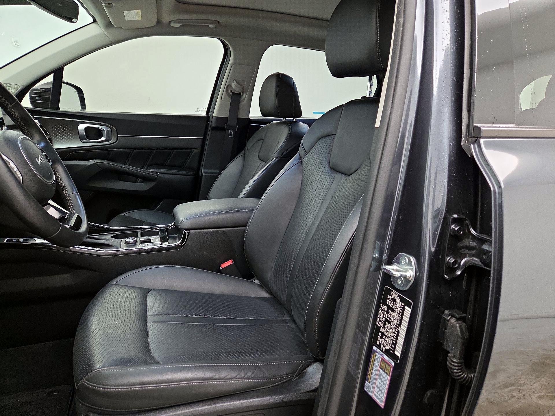 Thumbnail: 2023 Kia Sorento - 11