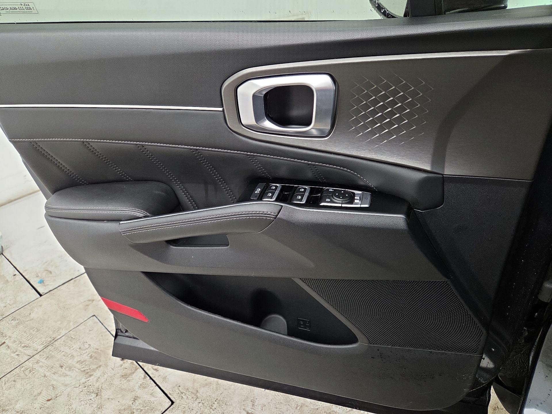 Thumbnail: 2023 Kia Sorento - 12