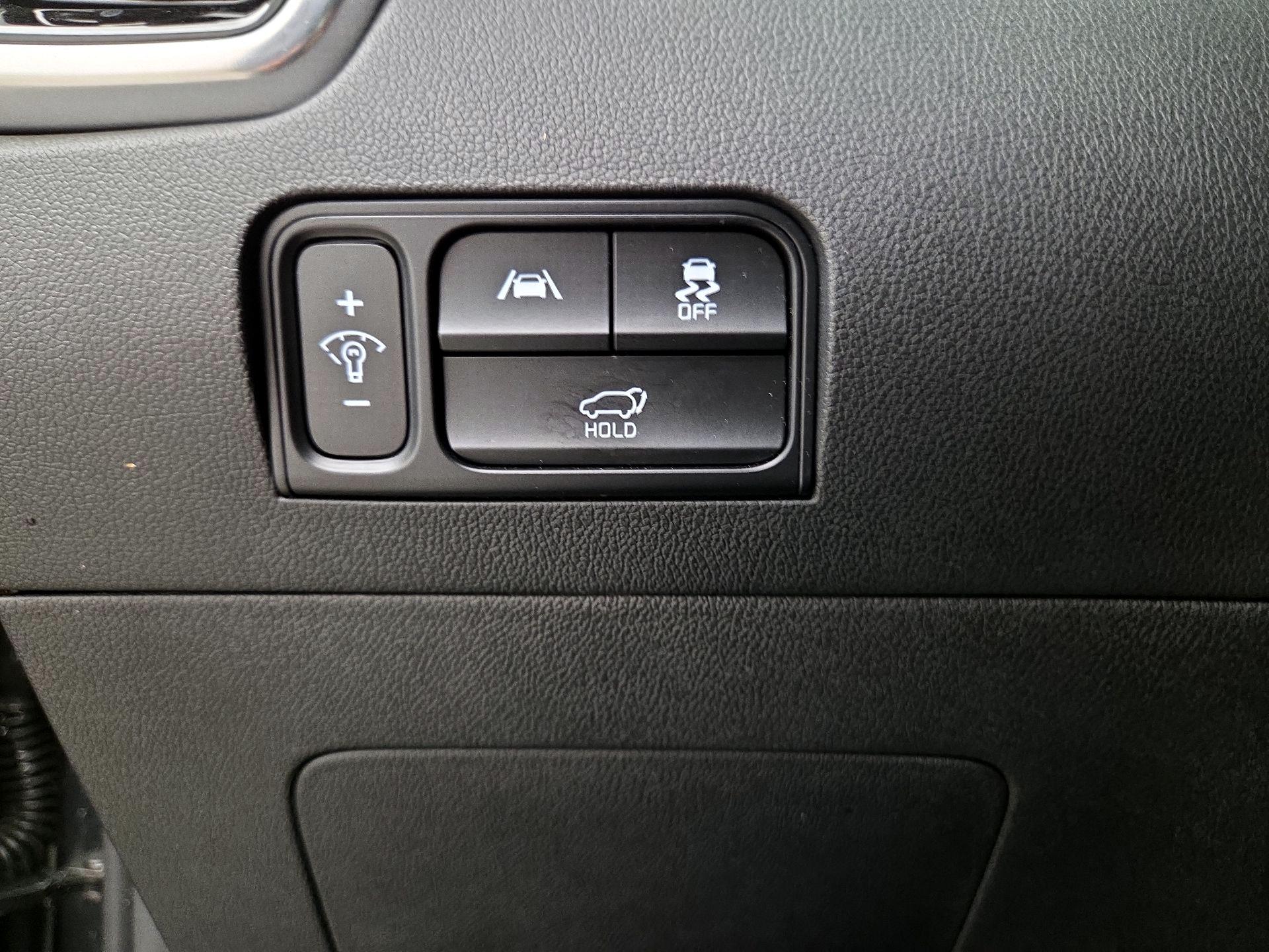 Thumbnail: 2023 Kia Sorento - 13