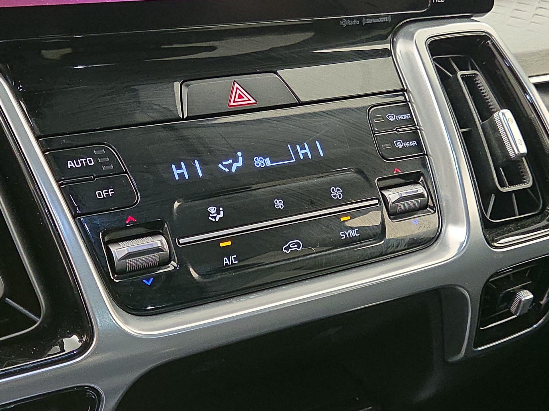 Thumbnail: 2023 Kia Sorento - 17