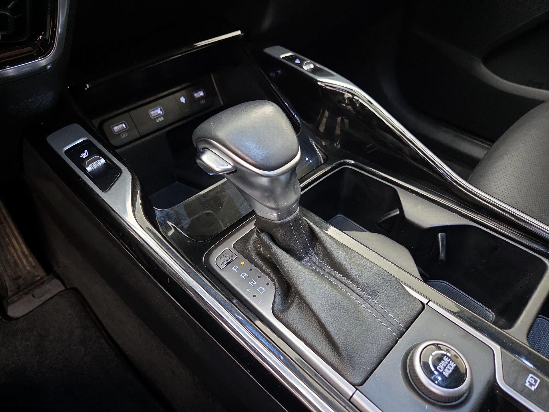 Thumbnail: 2023 Kia Sorento - 18