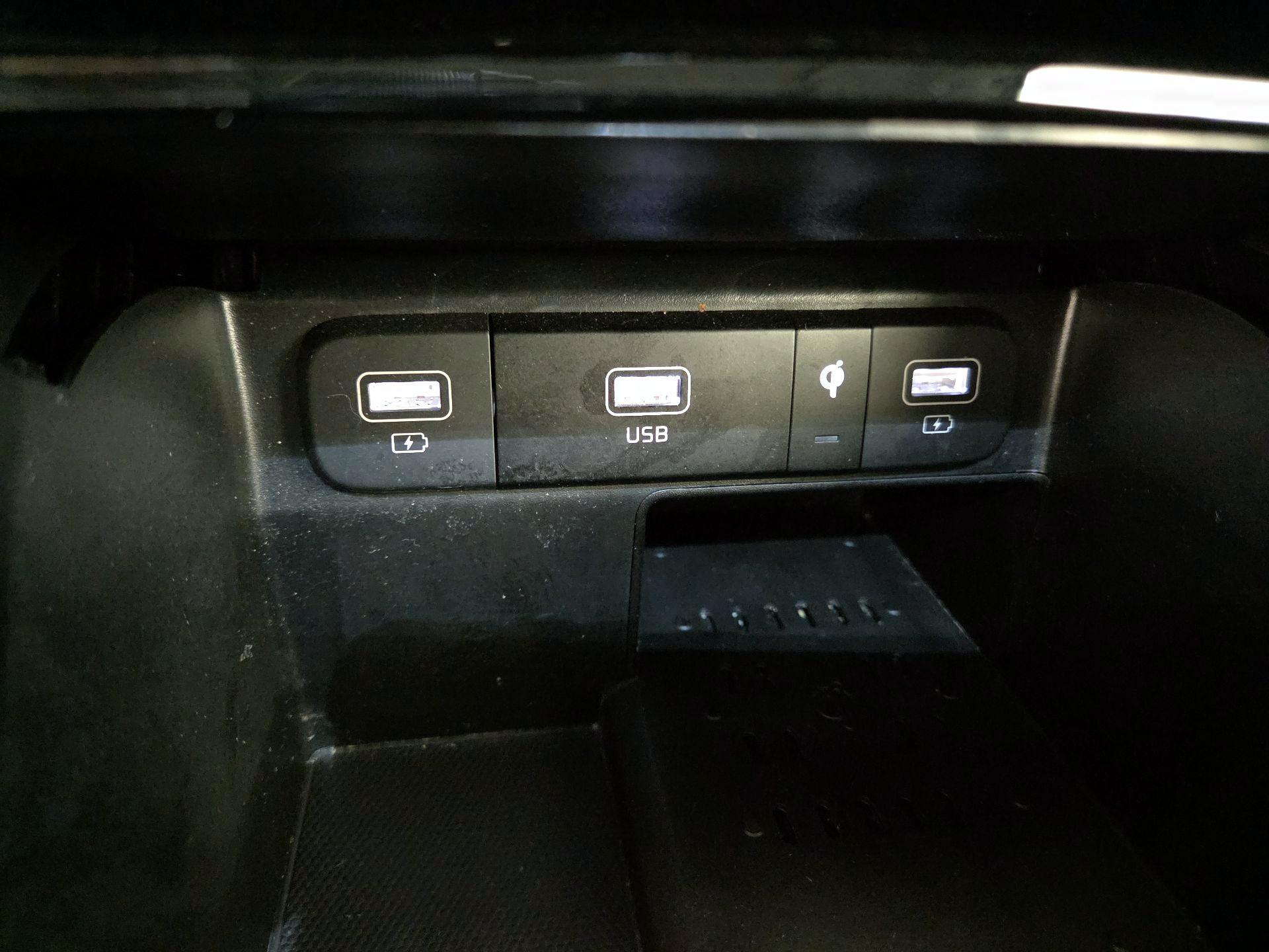 Thumbnail: 2023 Kia Sorento - 19