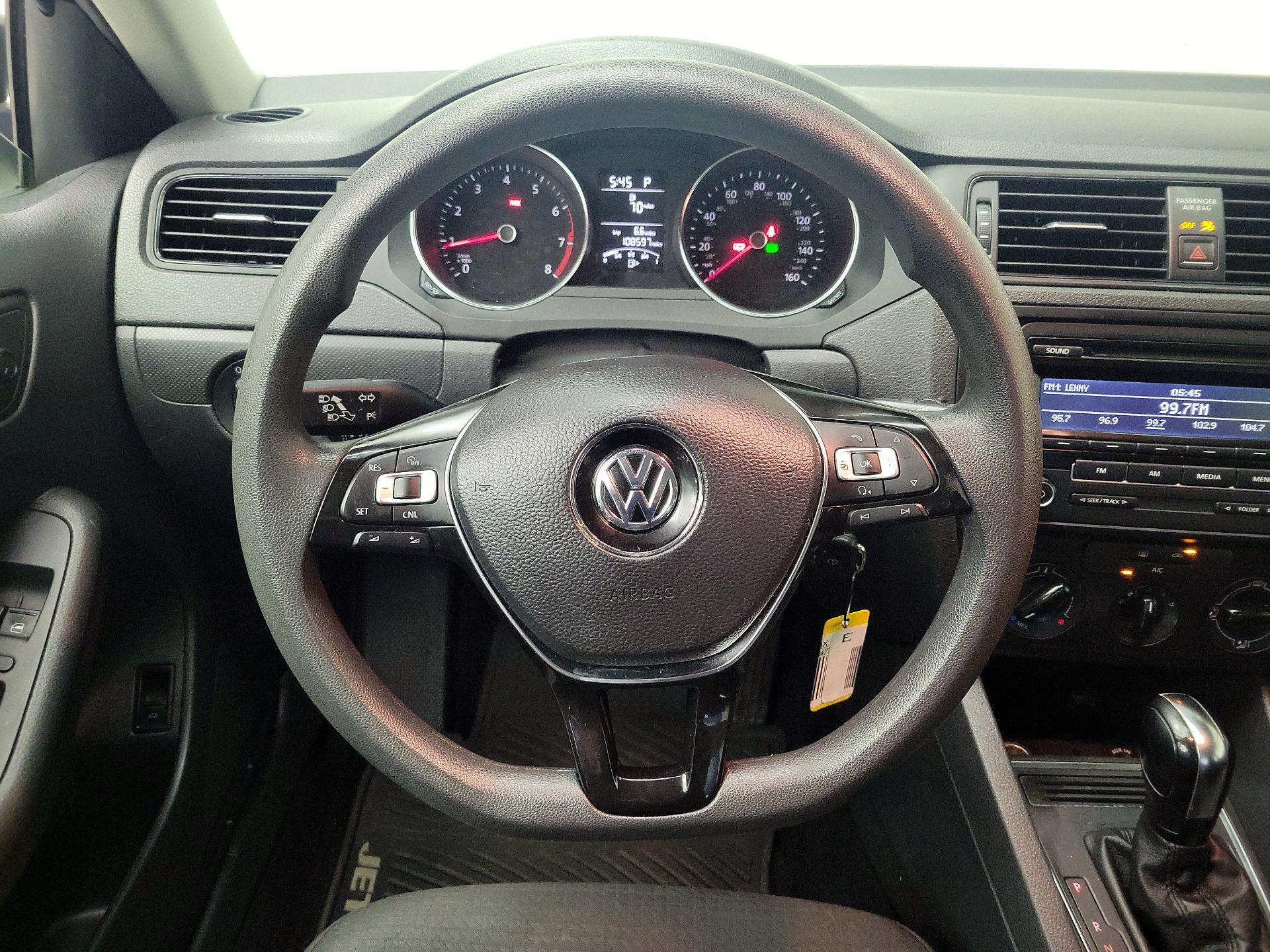 Thumbnail: 2015 Volkswagen Jetta - 10
