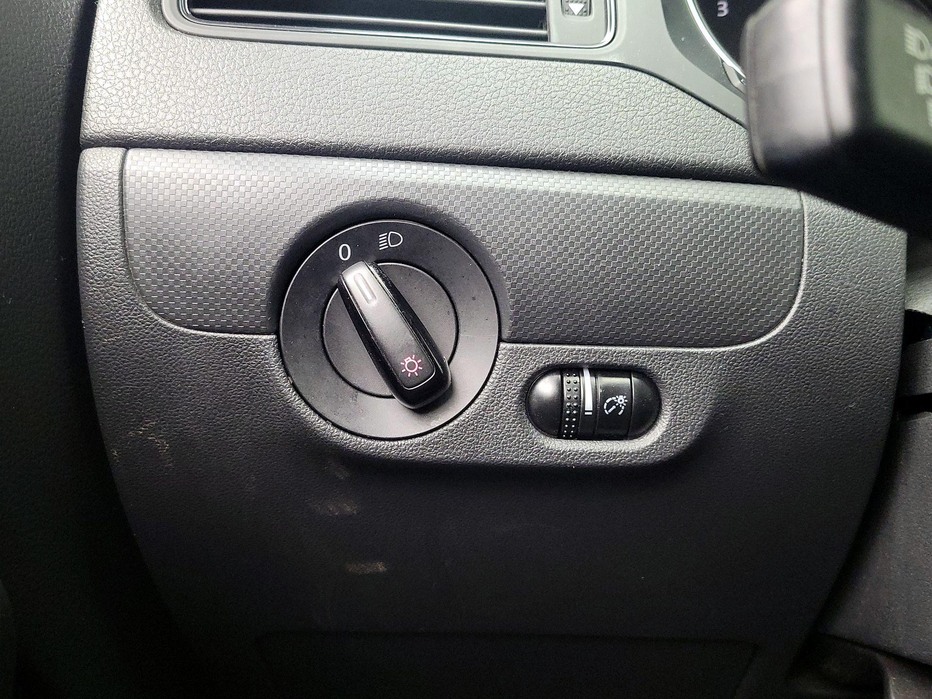 Thumbnail: 2015 Volkswagen Jetta - 13