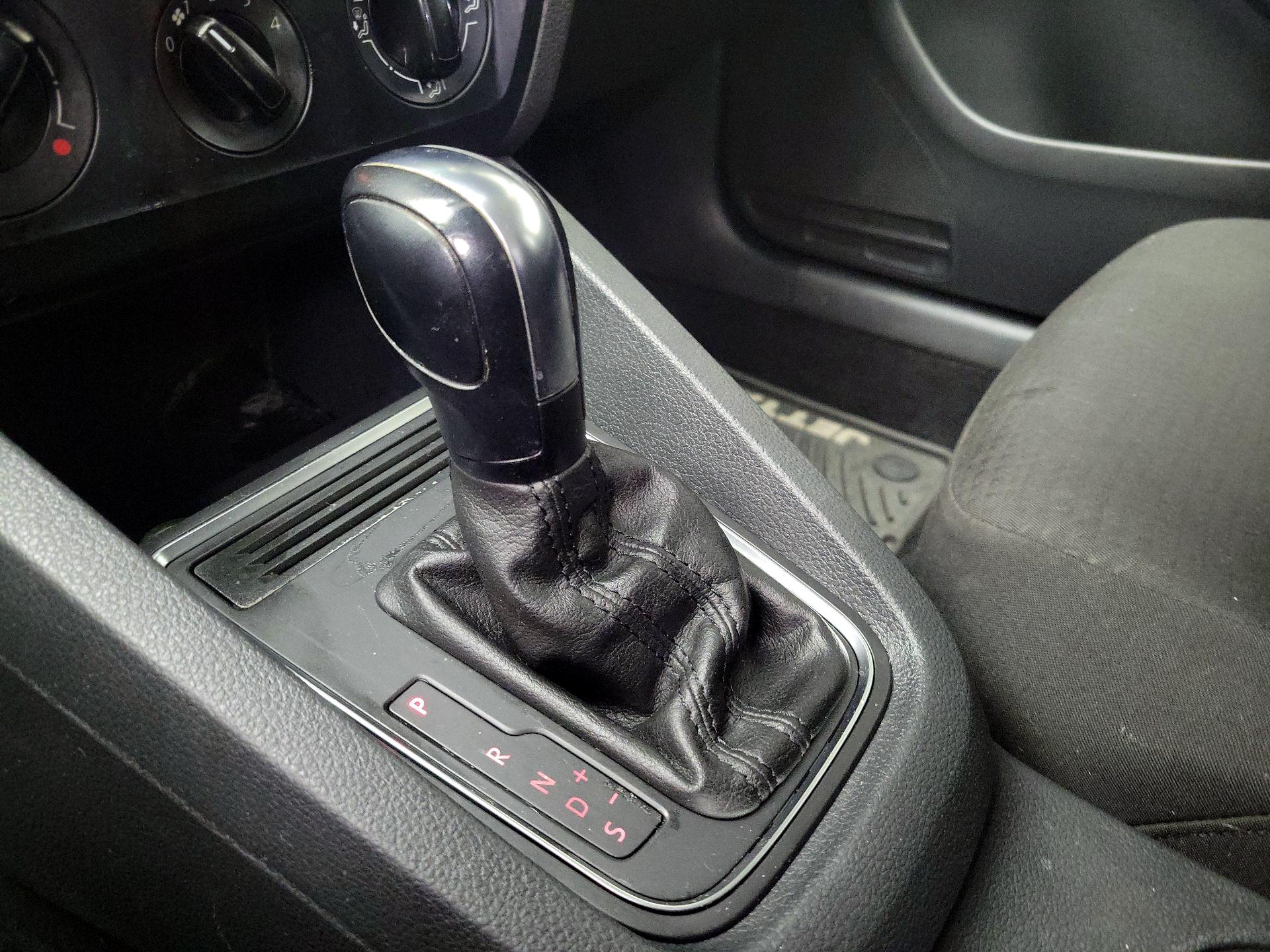 Thumbnail: 2015 Volkswagen Jetta - 16