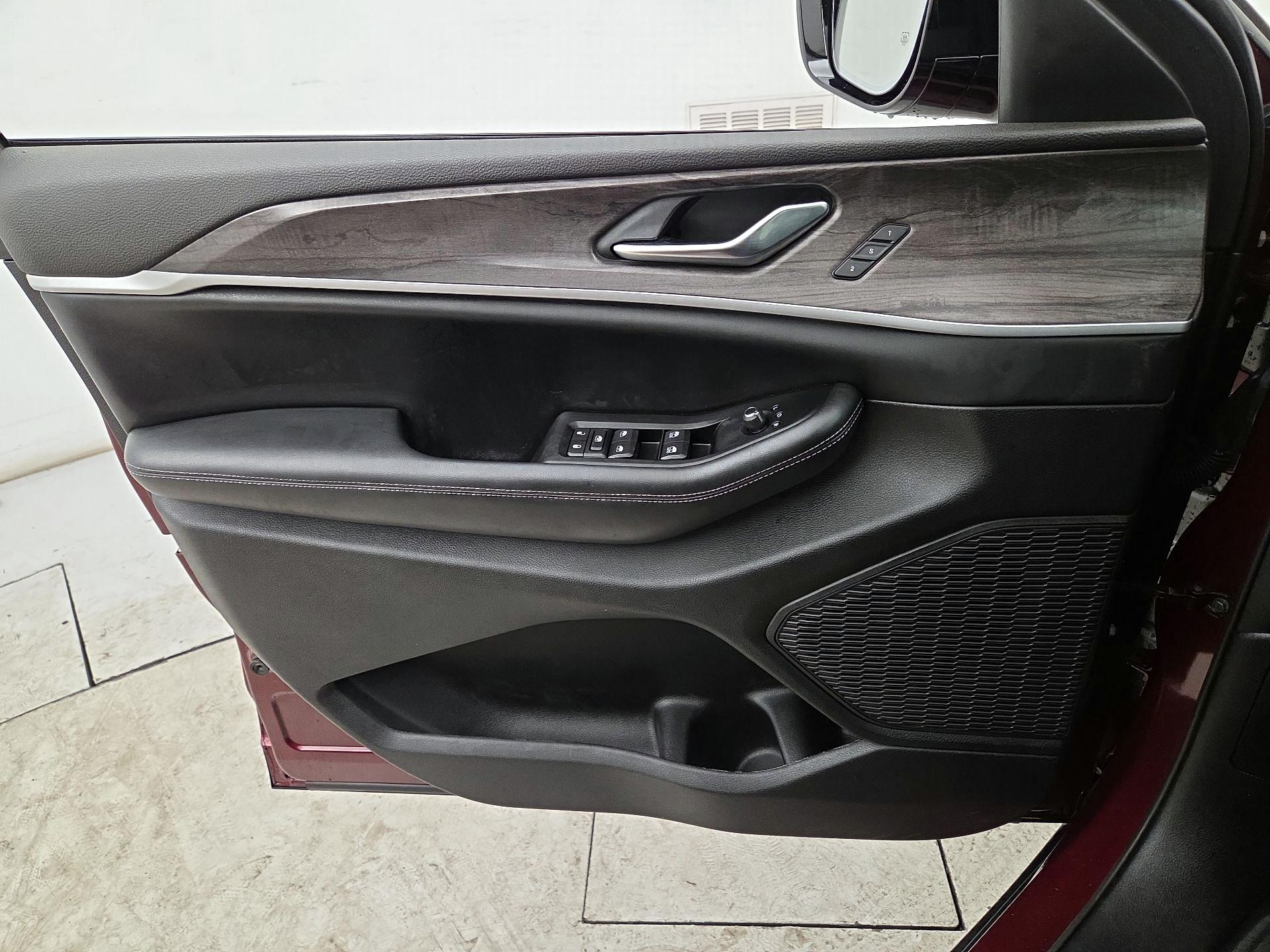 Thumbnail: 2023 Jeep Grand Cherokee - 12