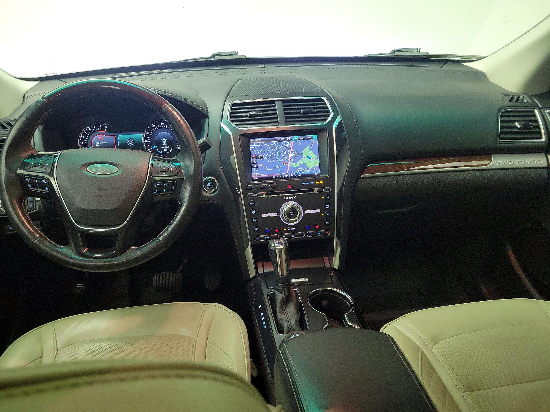 Thumbnail: 2016 Ford Explorer - 9