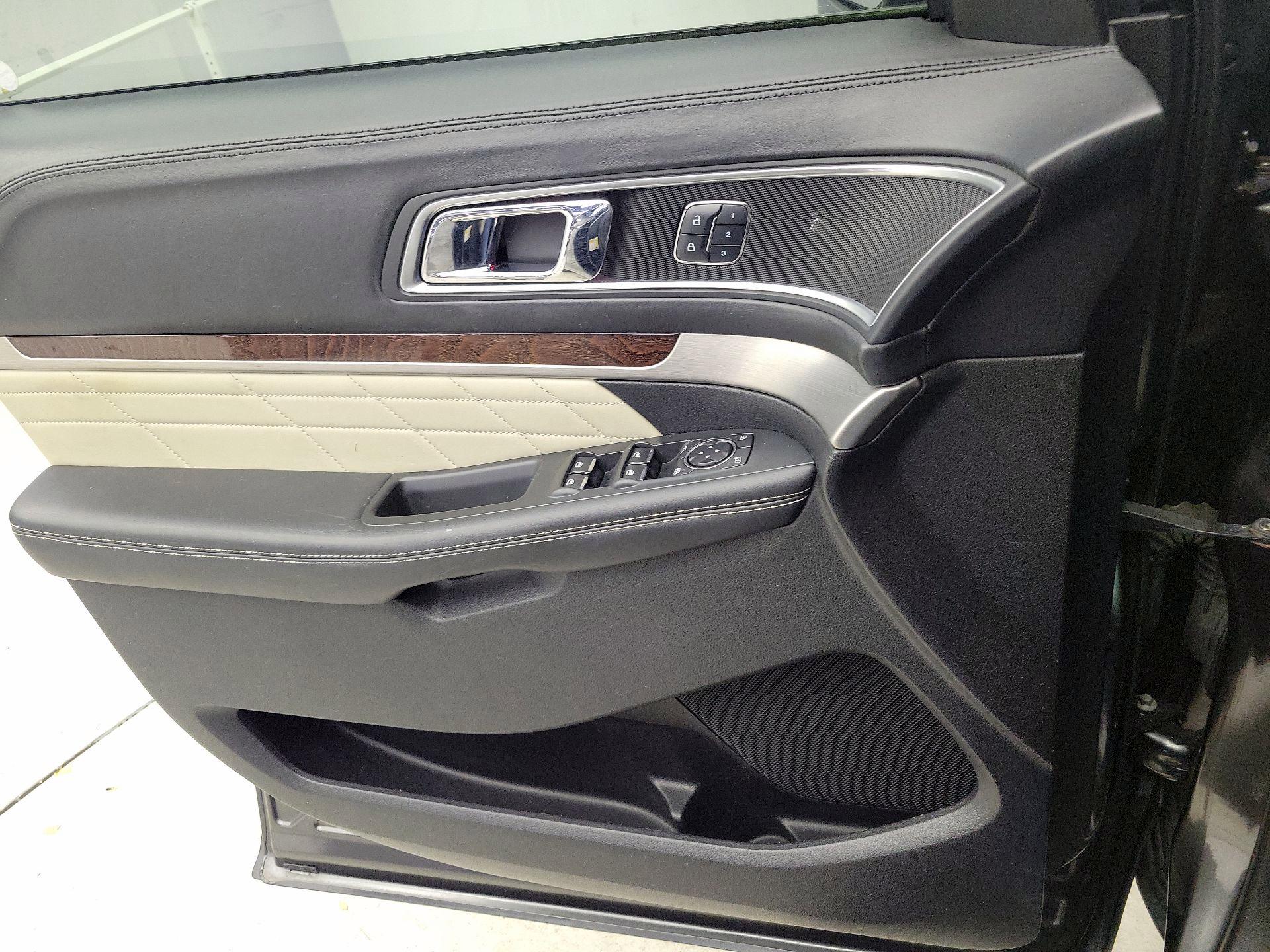 Thumbnail: 2016 Ford Explorer - 12