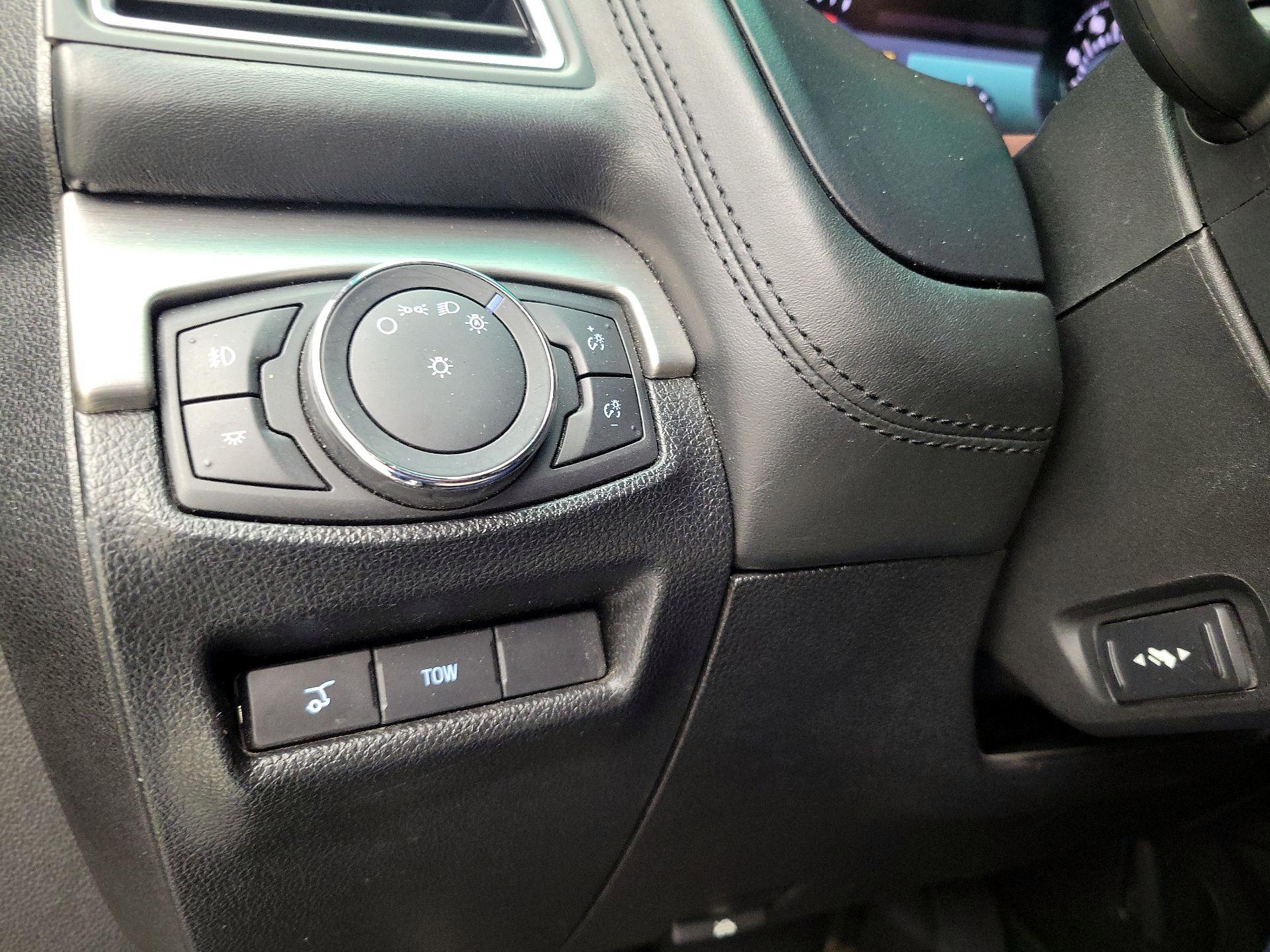 Thumbnail: 2016 Ford Explorer - 13