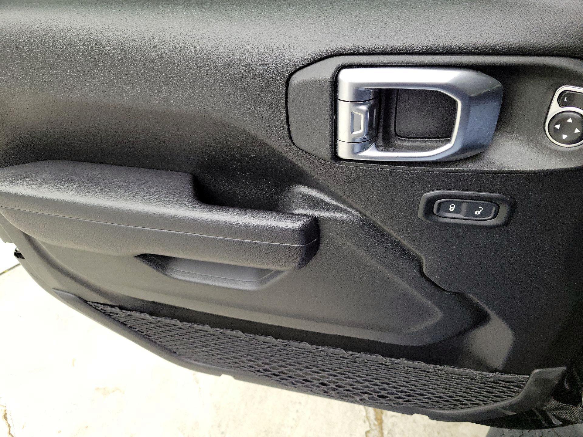 Thumbnail: 2023 Jeep Gladiator - 12