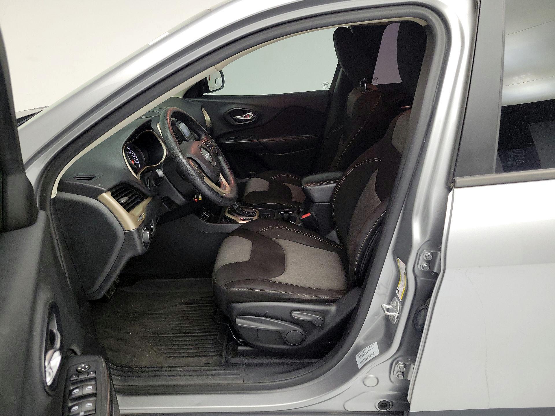 Thumbnail: 2015 Jeep Cherokee - 11