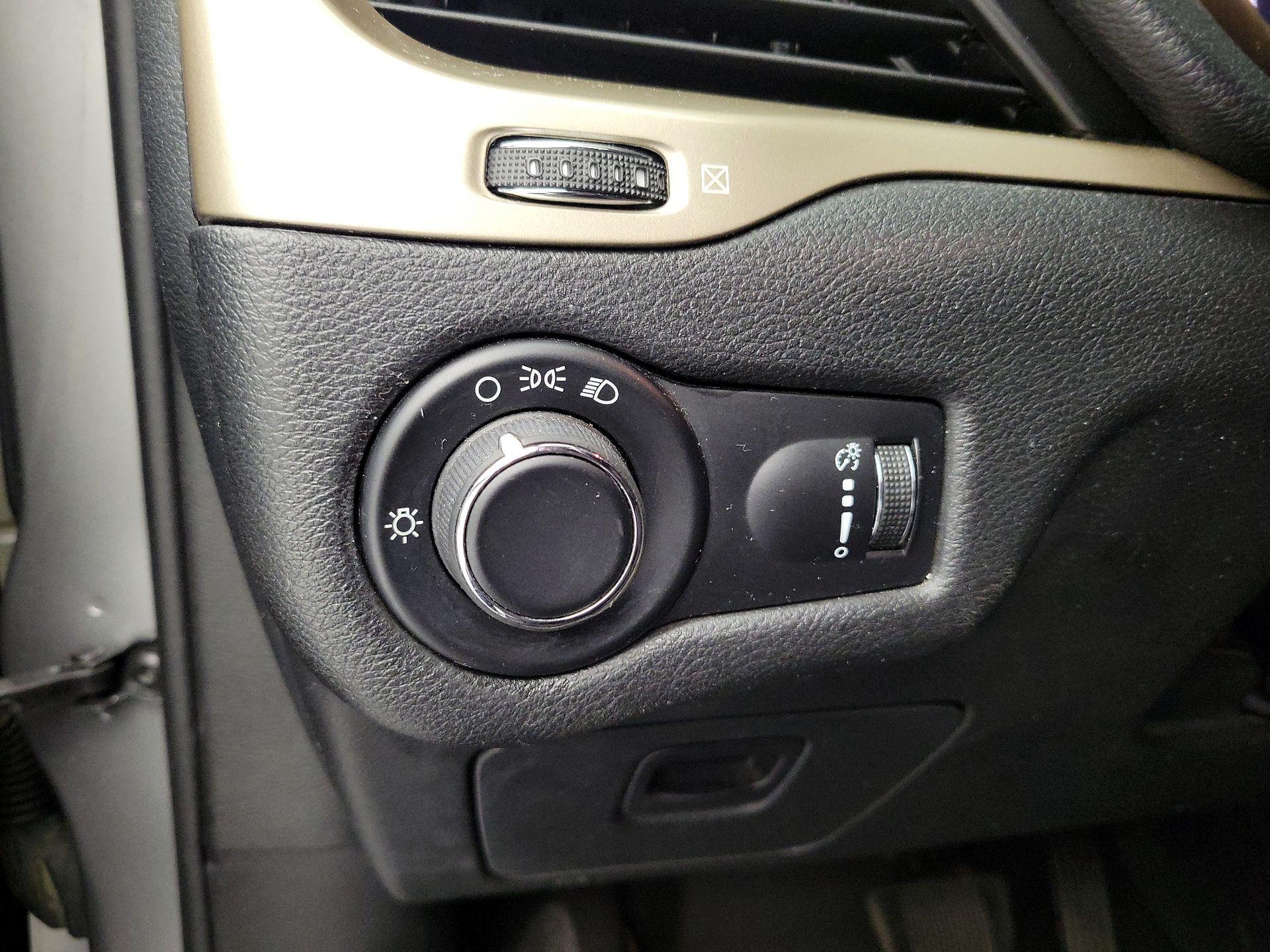 Thumbnail: 2015 Jeep Cherokee - 13