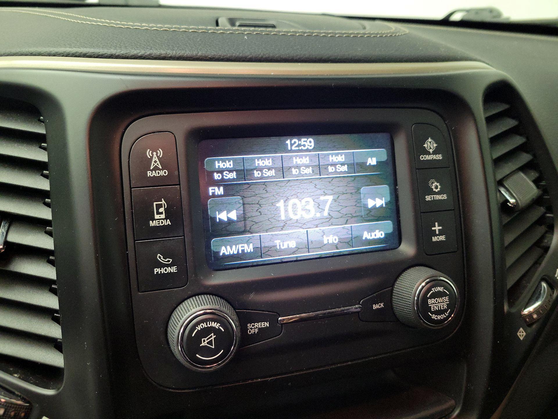 Thumbnail: 2015 Jeep Cherokee - 14