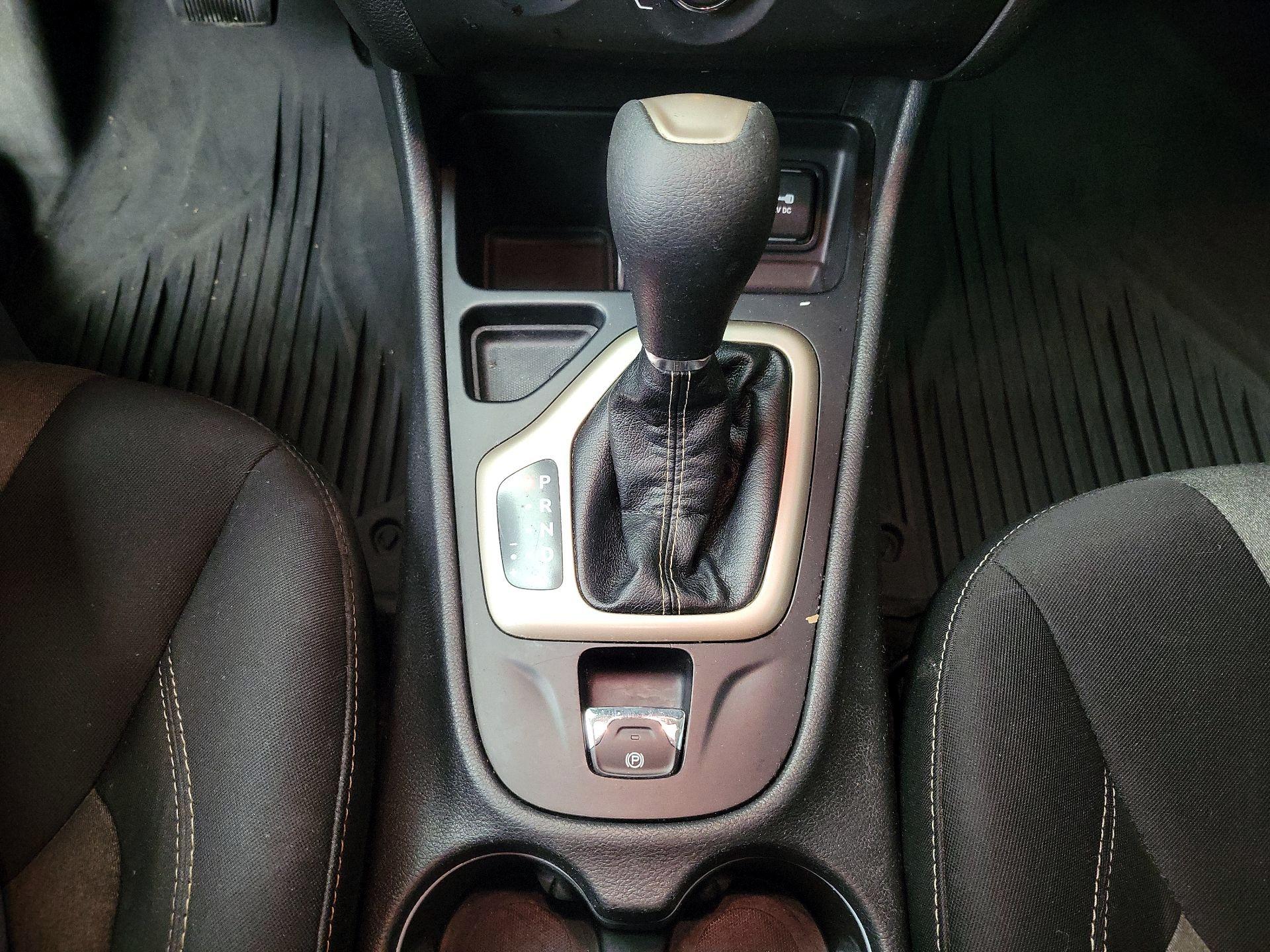 Thumbnail: 2015 Jeep Cherokee - 16