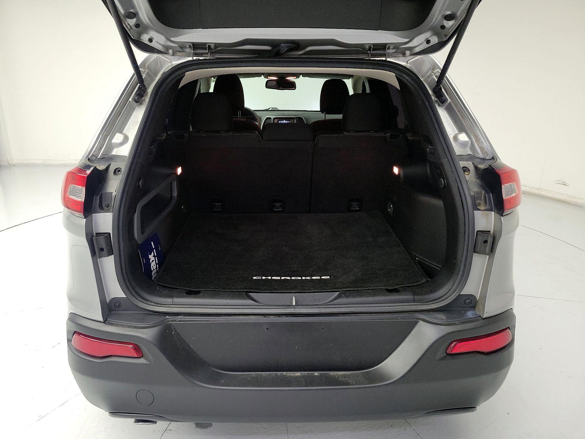 Thumbnail: 2015 Jeep Cherokee - 19