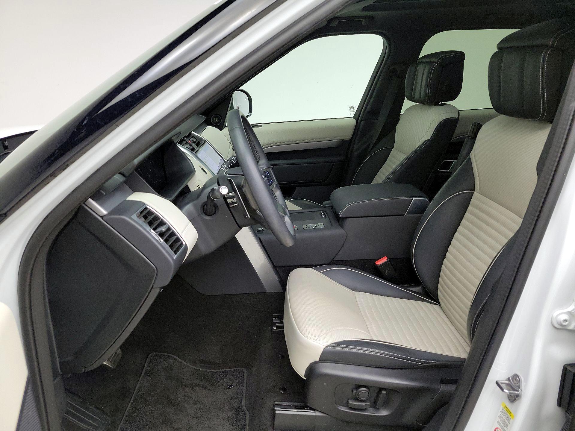 Thumbnail: 2024 Land Rover Discovery - 11