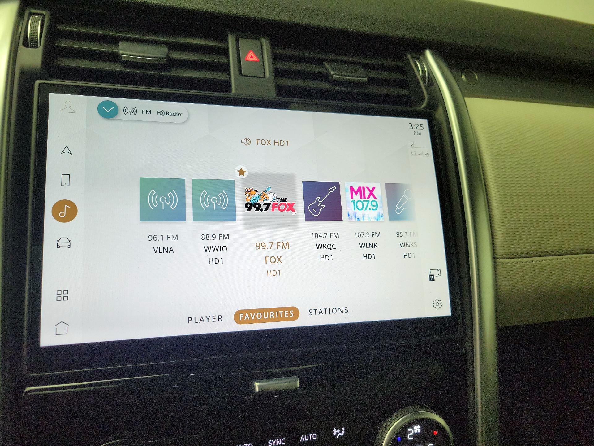 Thumbnail: 2024 Land Rover Discovery - 16