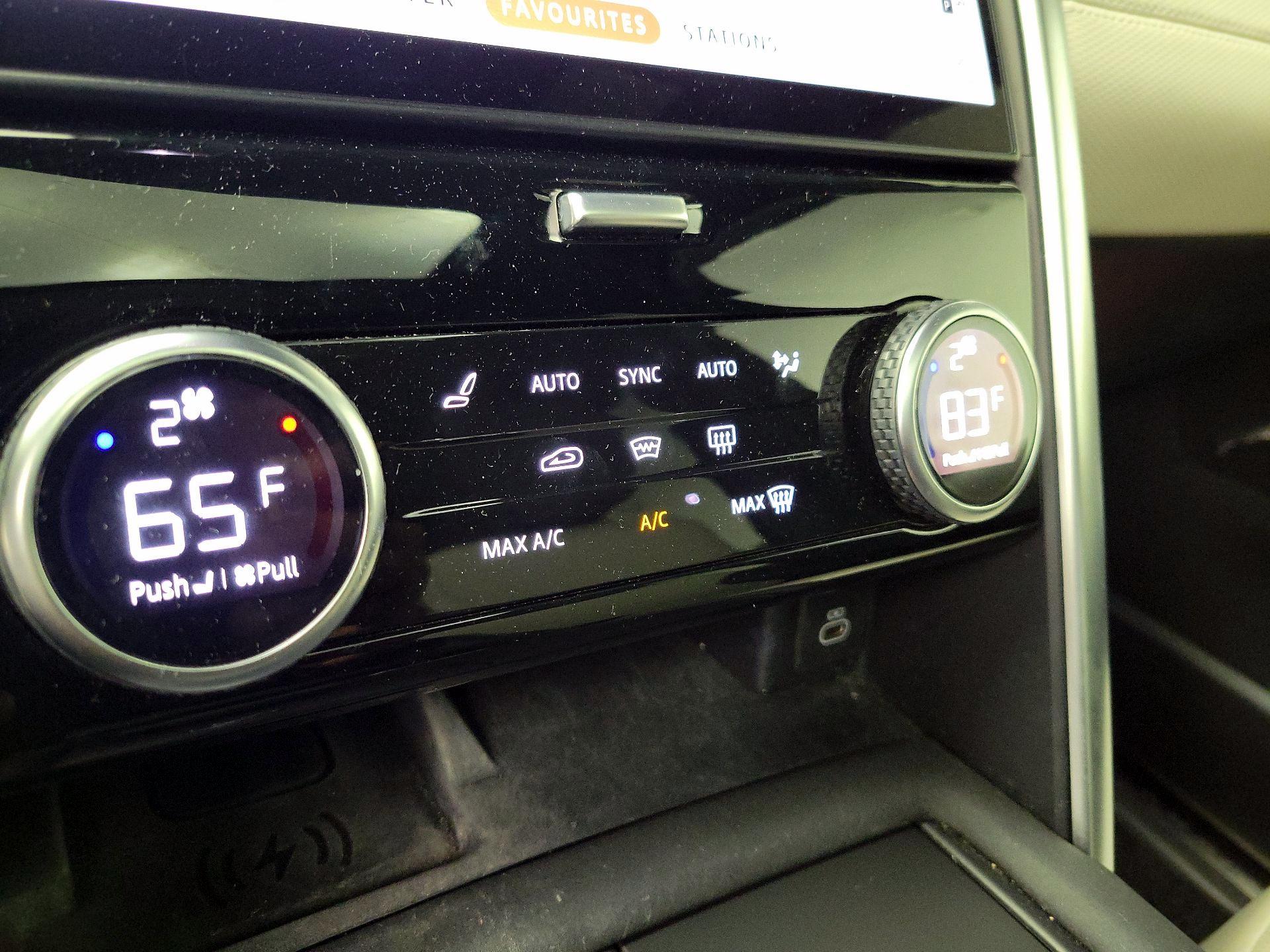 Thumbnail: 2024 Land Rover Discovery - 17