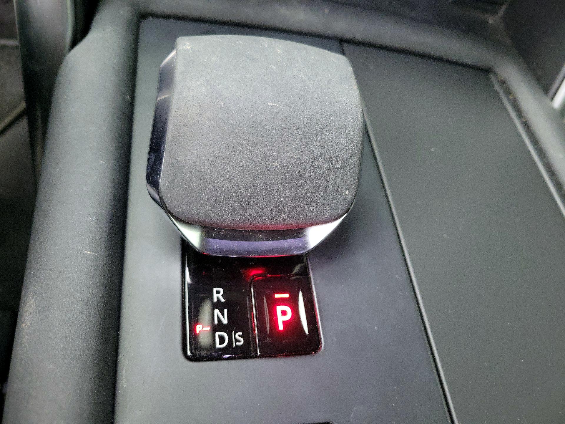 Thumbnail: 2024 Land Rover Discovery - 18