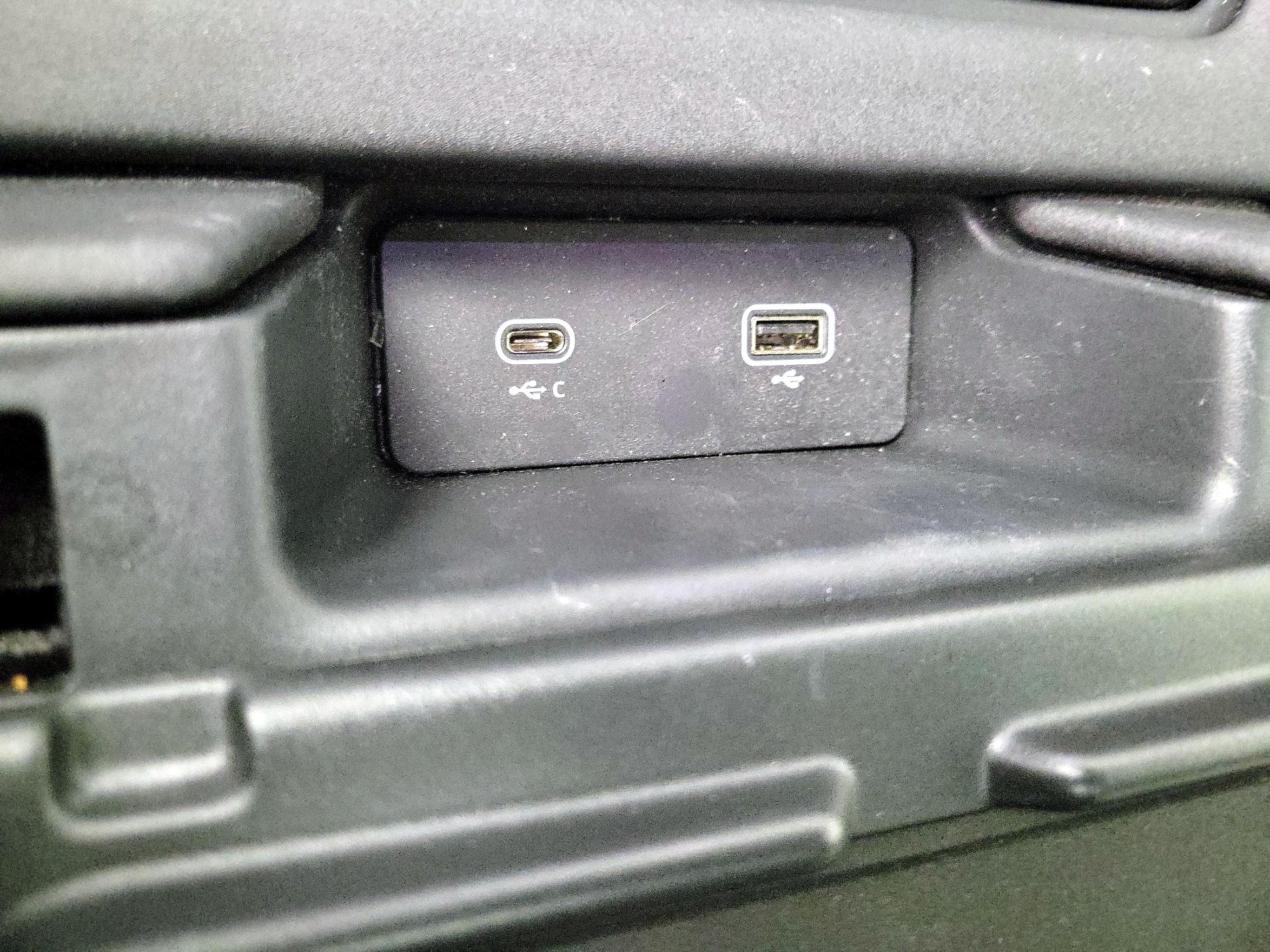 Thumbnail: 2024 Land Rover Discovery - 19