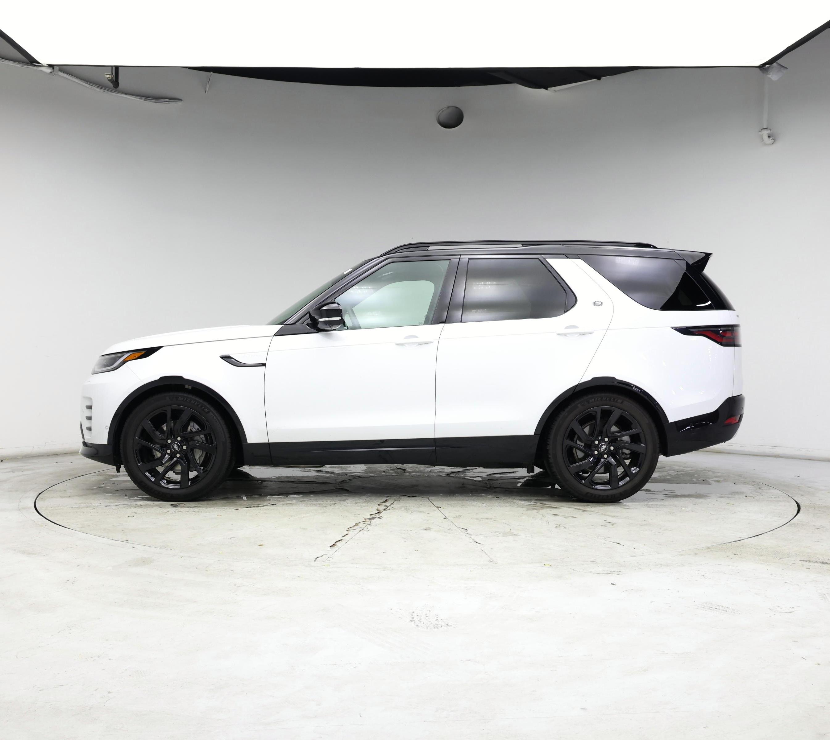 Thumbnail: 2024 Land Rover Discovery - 3