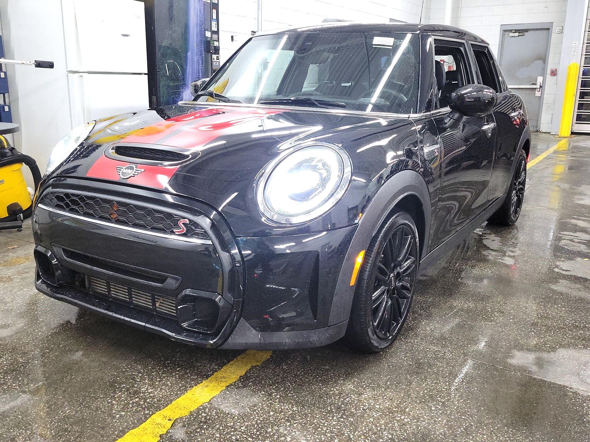 Thumbnail: 2022 MINI Cooper Hardtop - 3