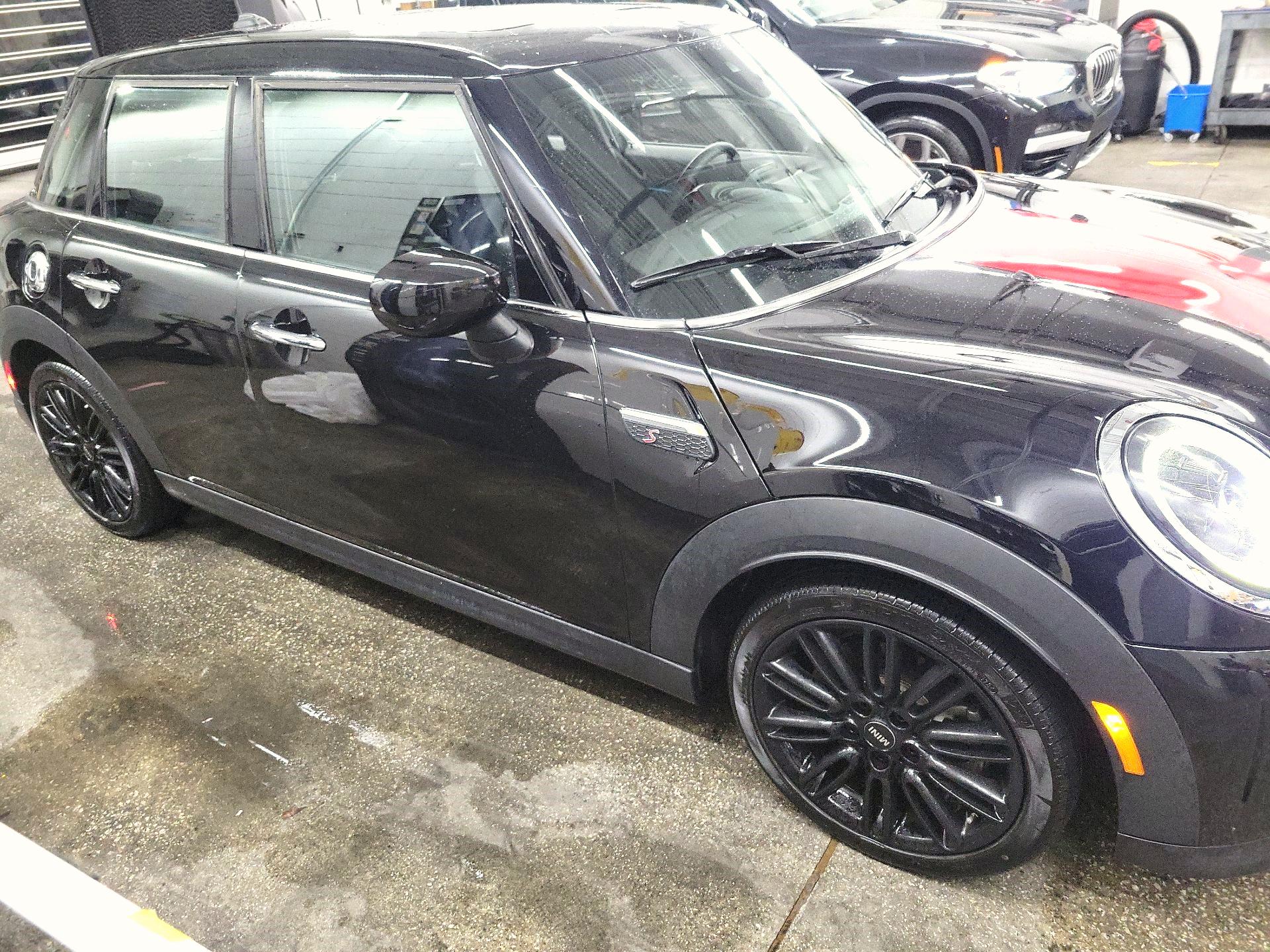 Thumbnail: 2022 MINI Cooper Hardtop - 4